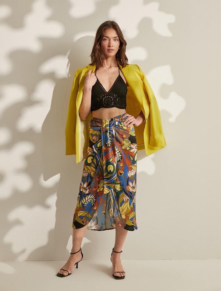  Melis Ağazat X Koton - Kroşe Bustiyer Boyundan Bağlamalı Örgü Detaylı