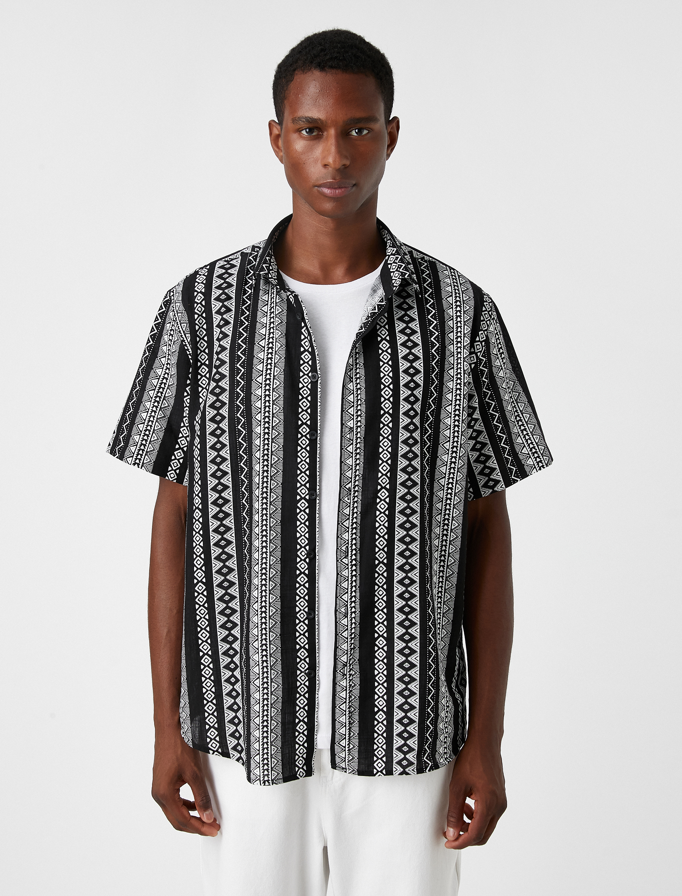   Etnik Desenli Kısa Kollu Gömlek