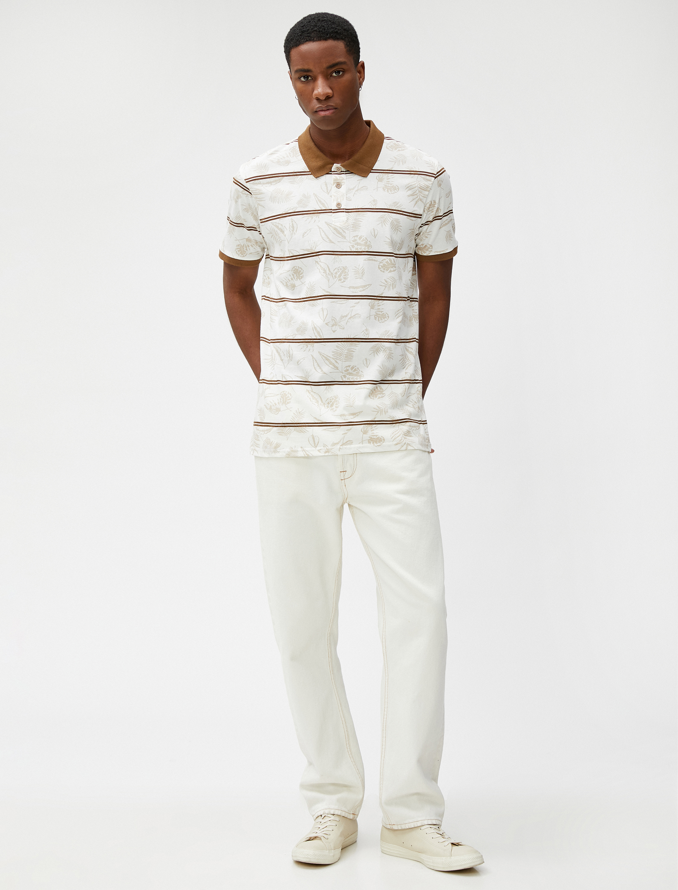   Polo Yaka Tişört Düğmeli Dar Kesim Yaprak Detaylı