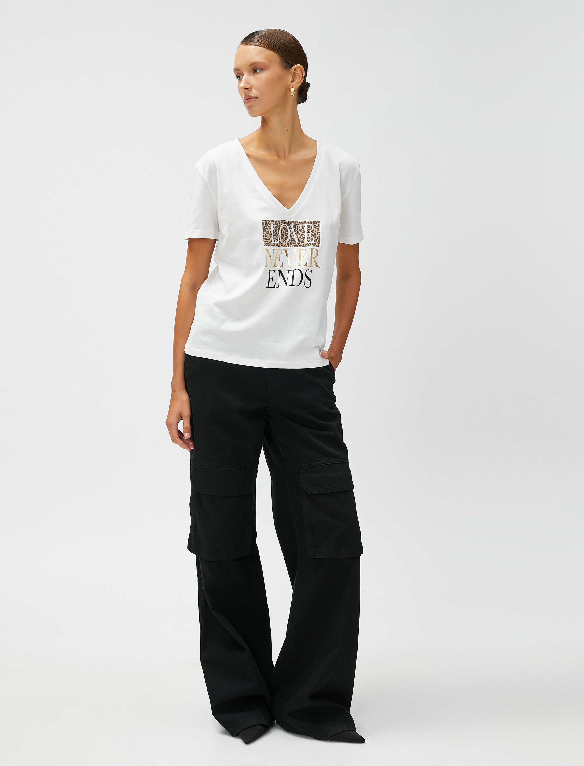   Tişört V Yaka Parlak Baskılı Pamuklu