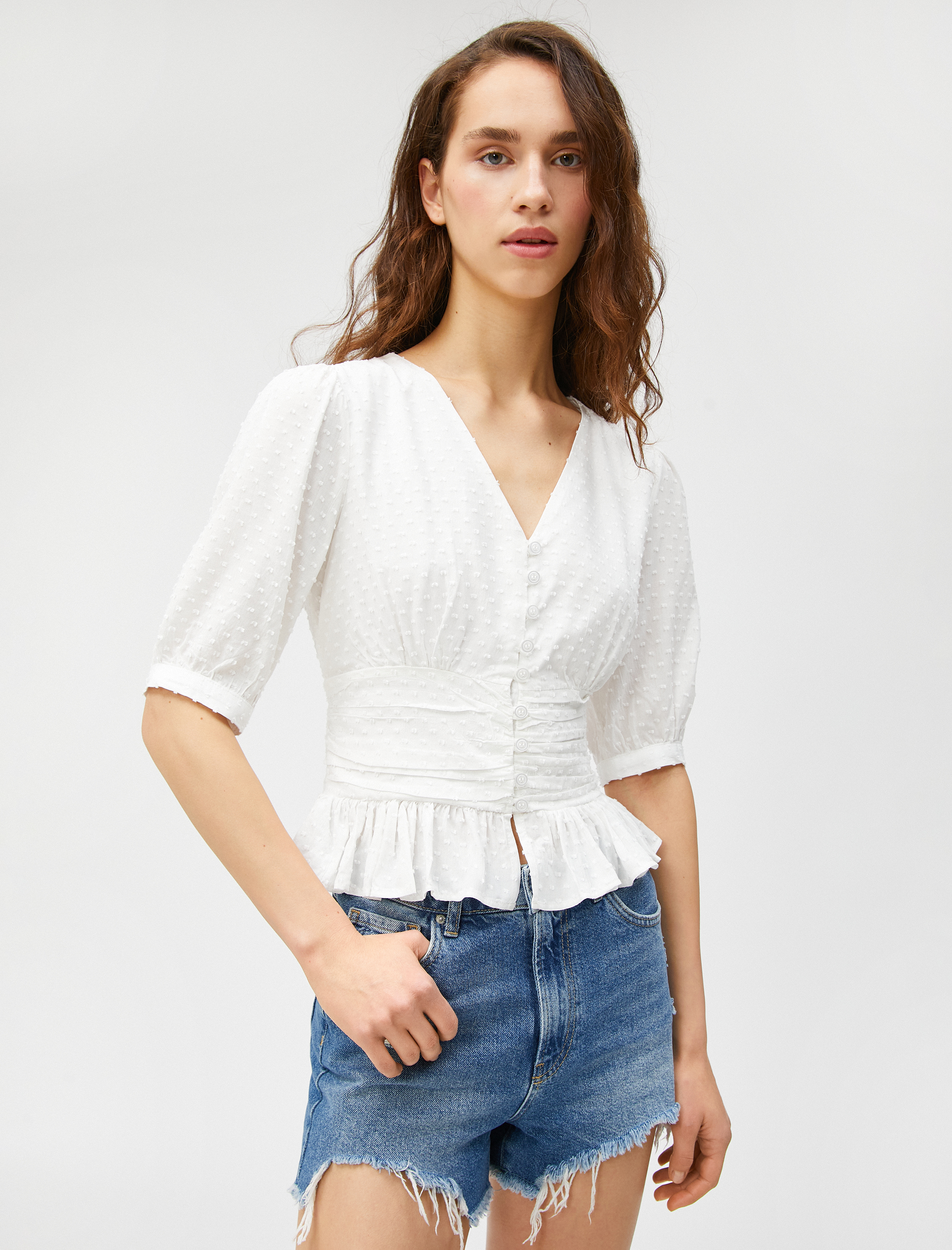   V Yaka Bluz Balon Kollu Fırfırlı Düğmeli Viskon