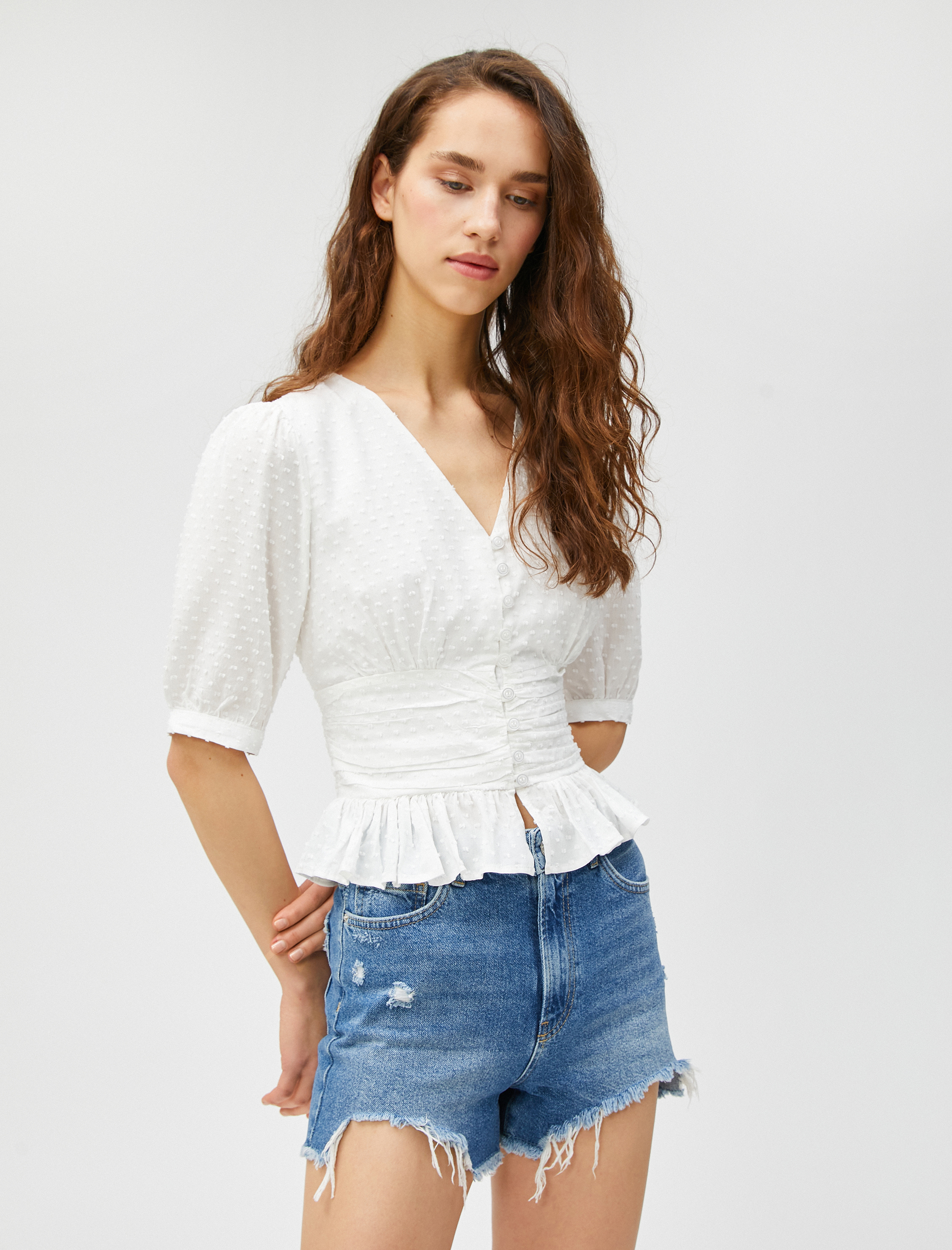   V Yaka Bluz Balon Kollu Fırfırlı Düğmeli Viskon