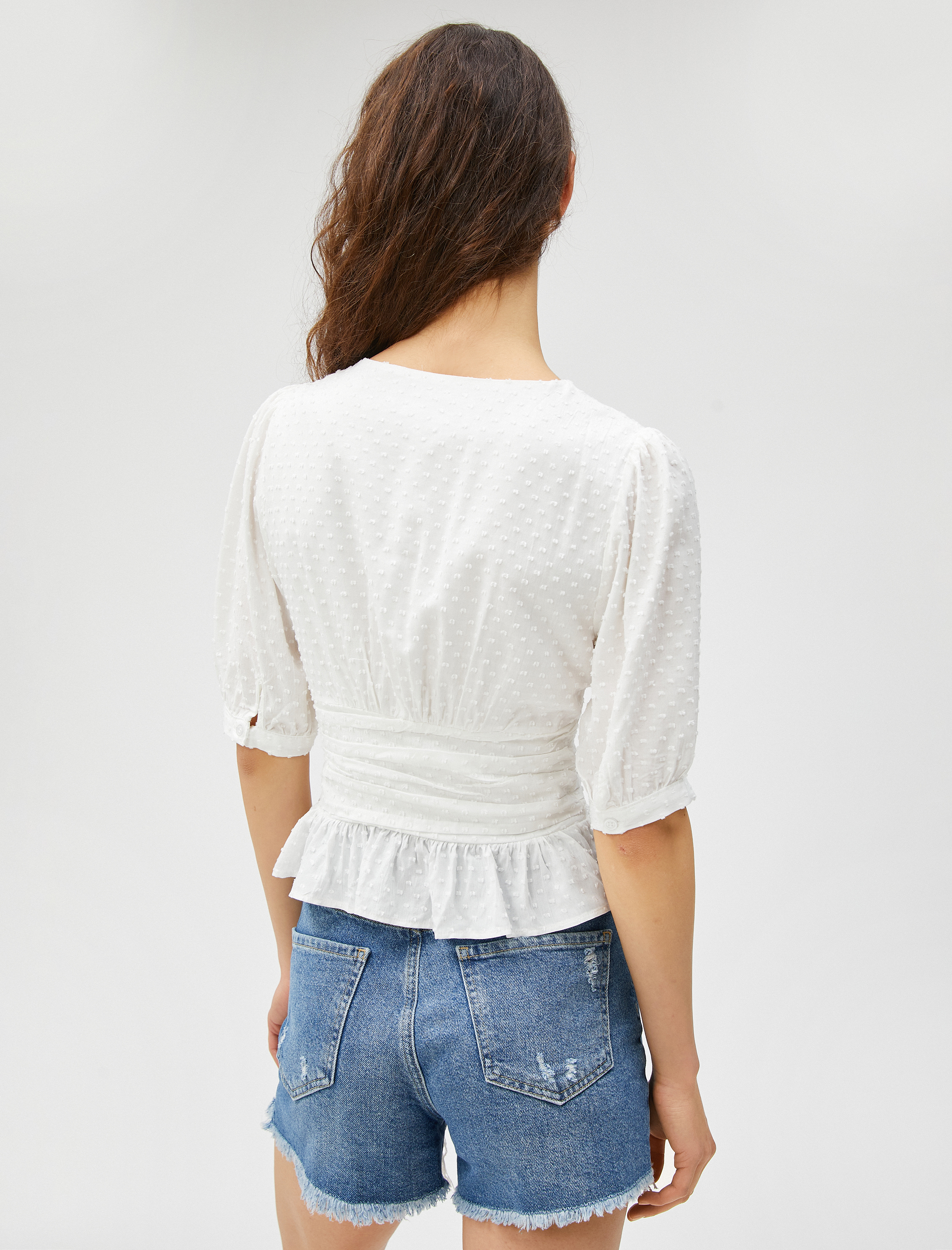   V Yaka Bluz Balon Kollu Fırfırlı Düğmeli Viskon