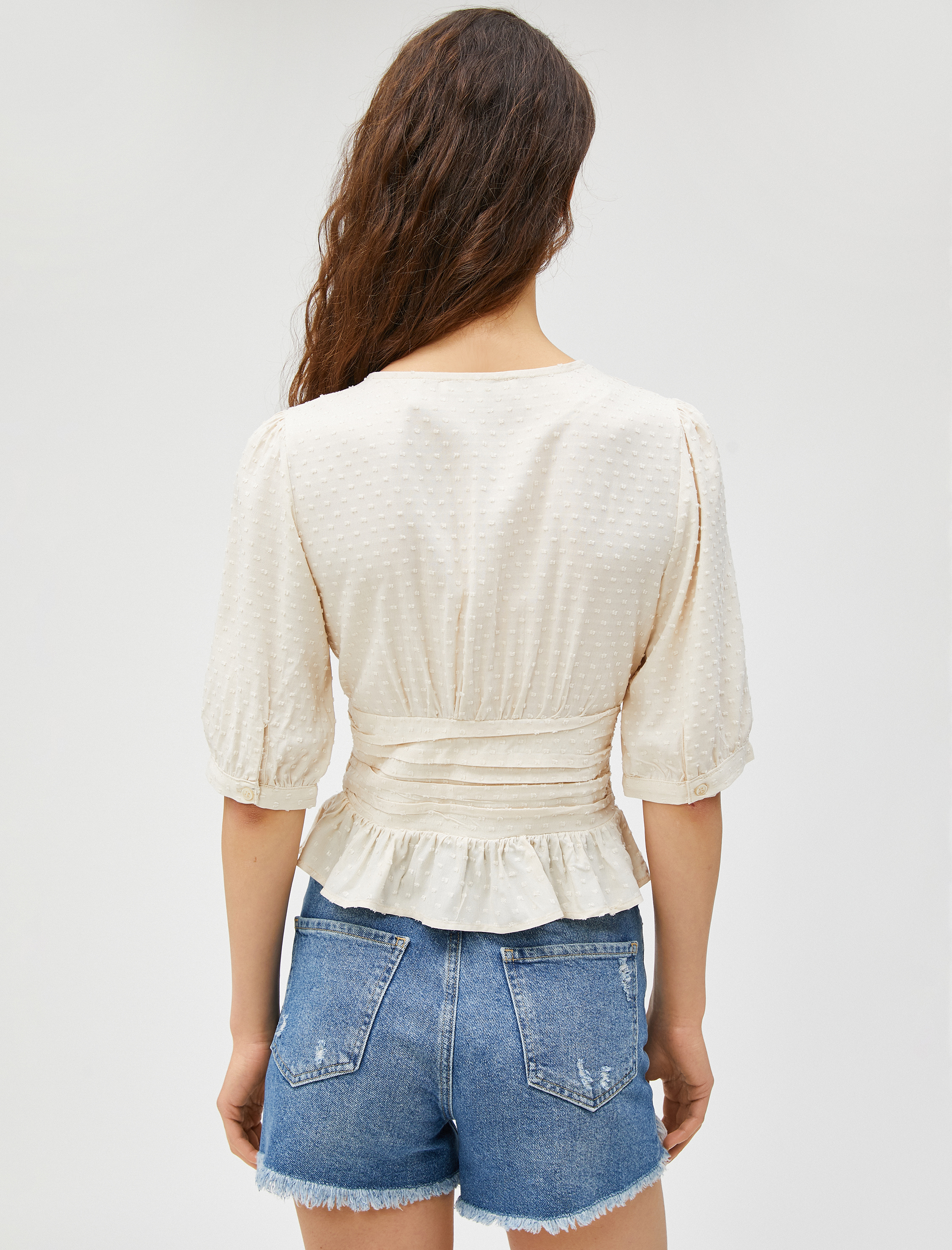   V Yaka Bluz Balon Kollu Fırfırlı Düğmeli Viskon