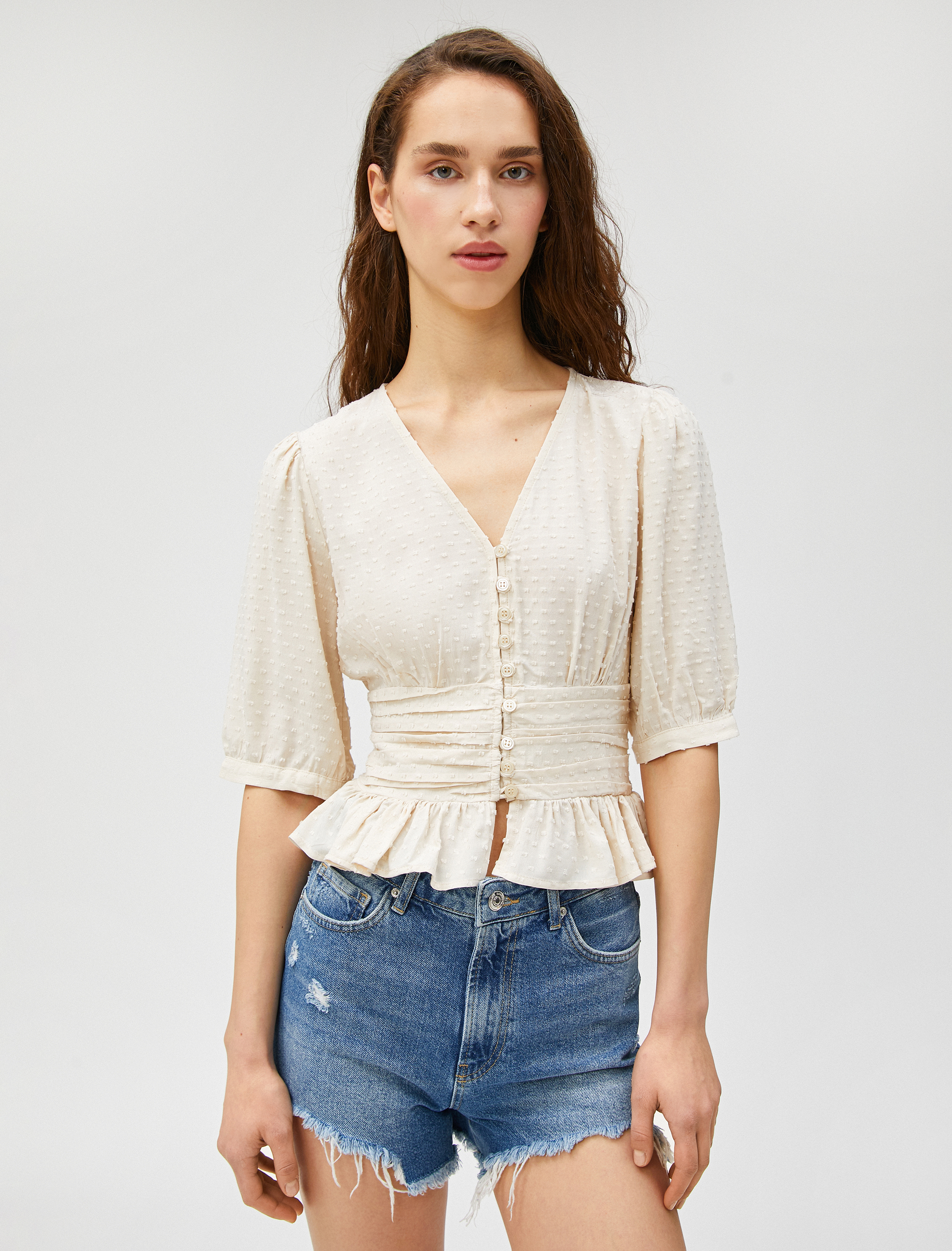   V Yaka Bluz Balon Kollu Fırfırlı Düğmeli Viskon