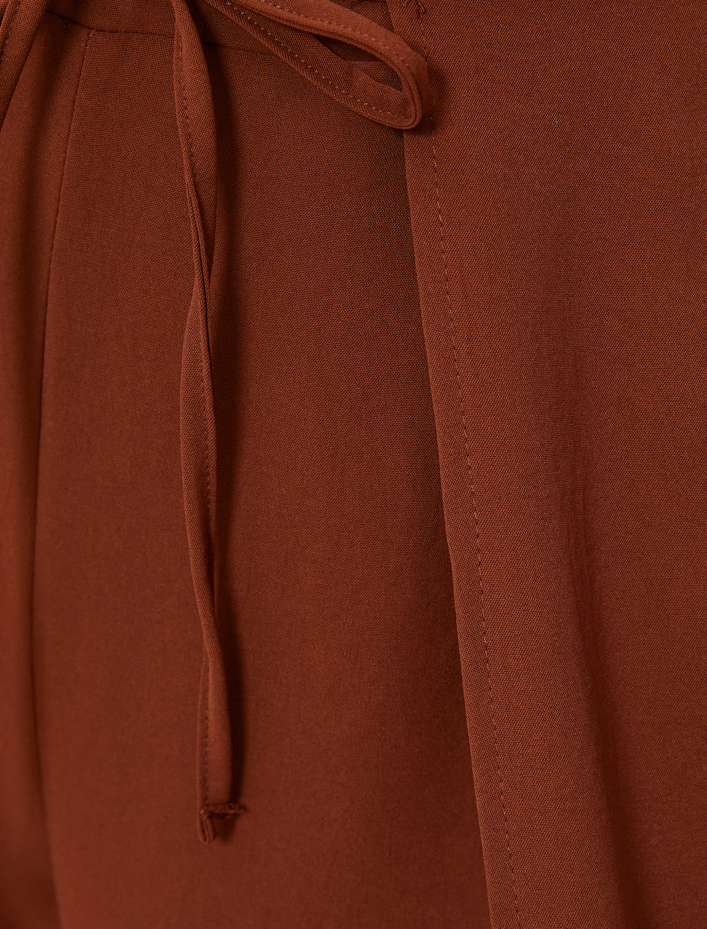   Bol Paça Pantolon Beli Bağcıklı Yırtmaç Detaylı