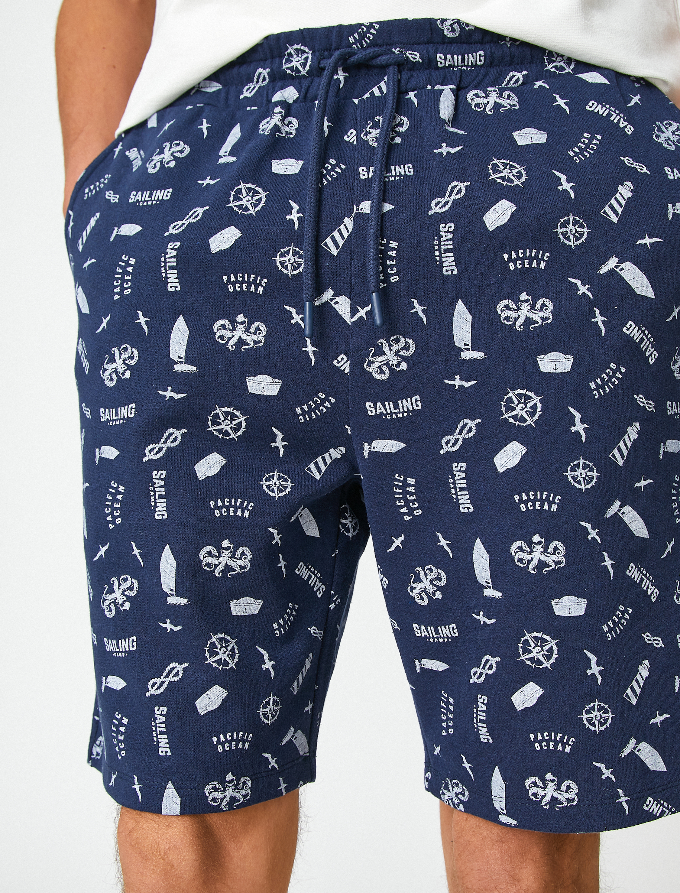   Şort Beli Bağlamalı Cepli Baskı Detaylı