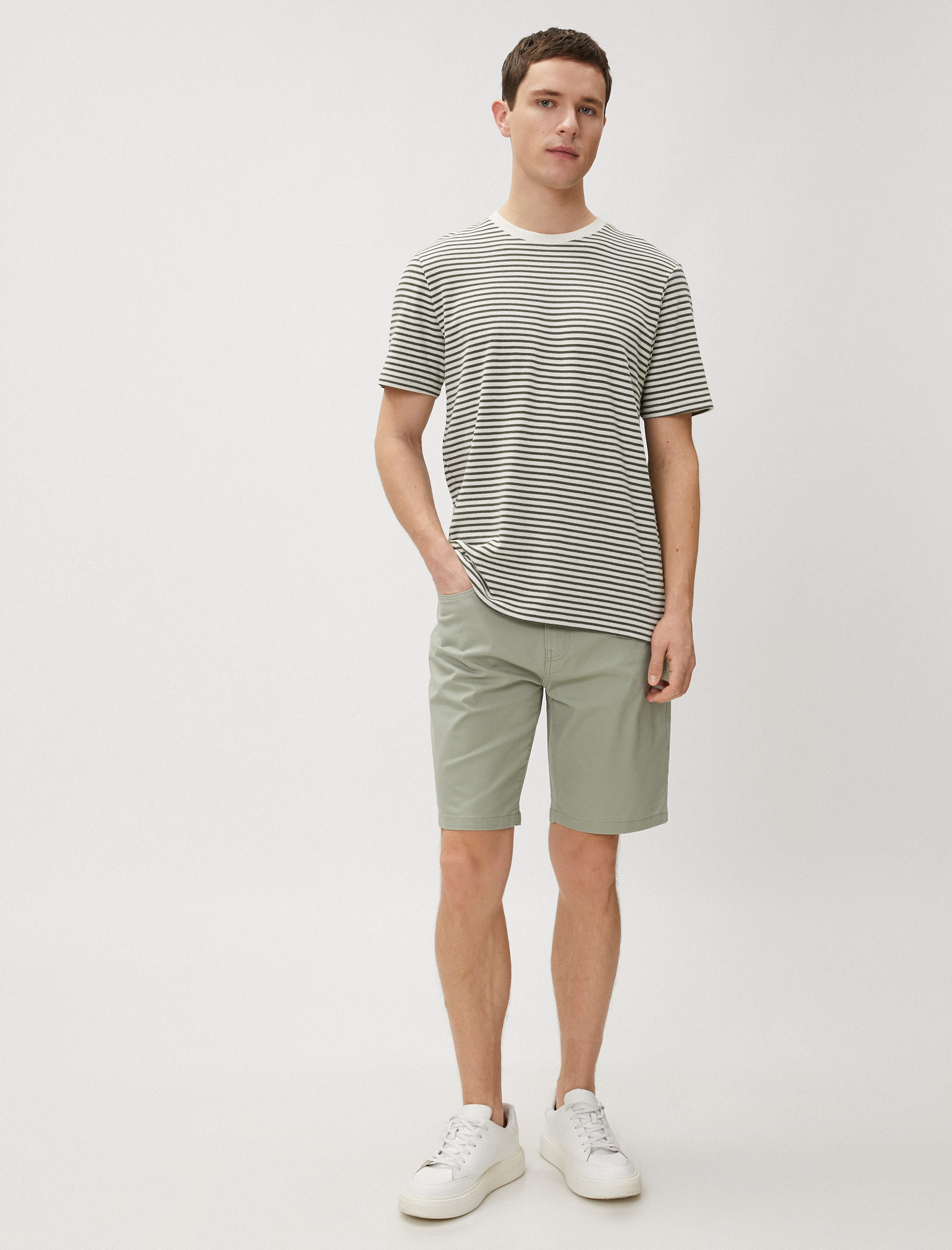Basic Gabardin Şort Soluk Efektli Düğmeli Pamuklu