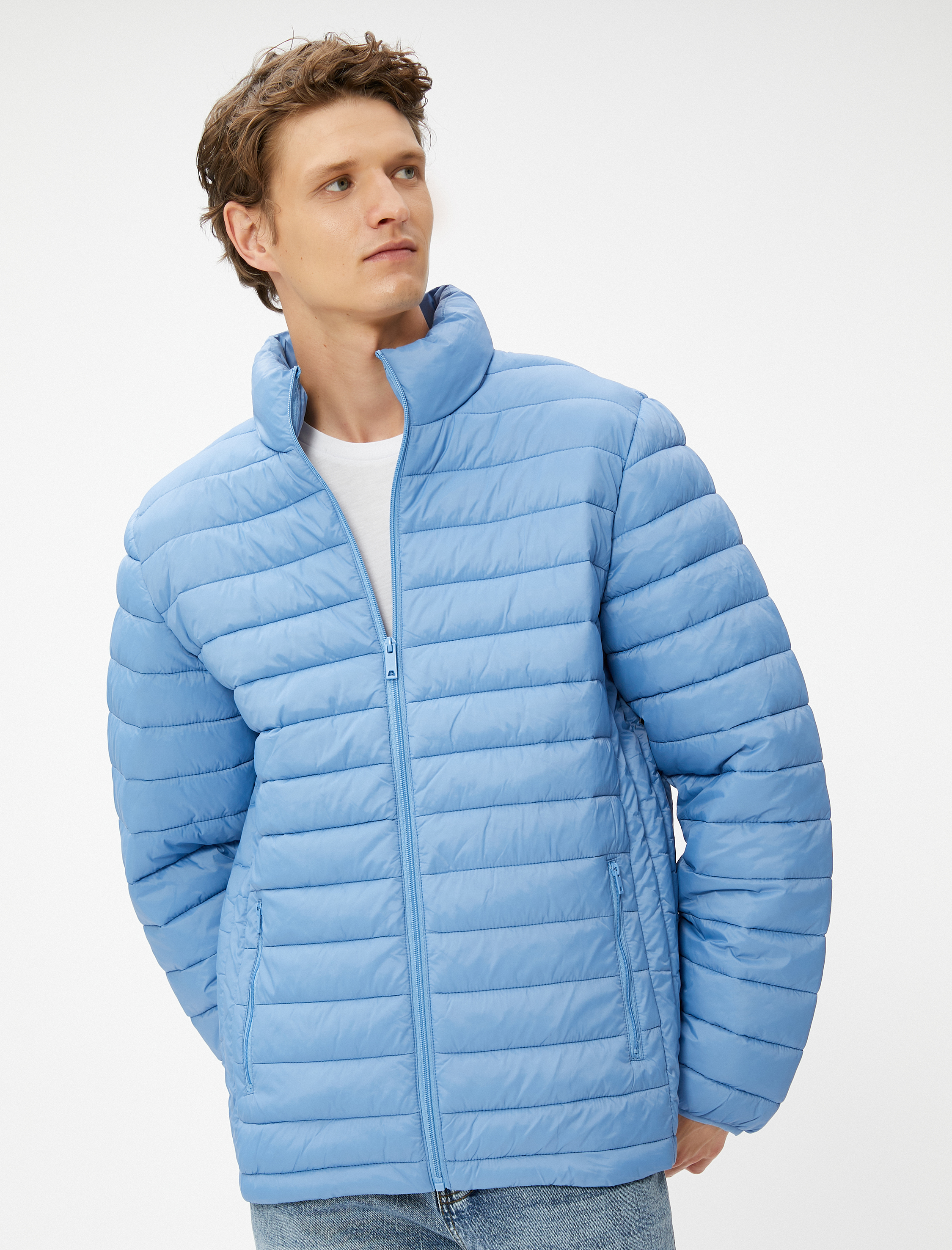   Mevsimlik Şişme Mont Dik Yaka Kolları Lastikli Fermuarlı Cep Detaylı