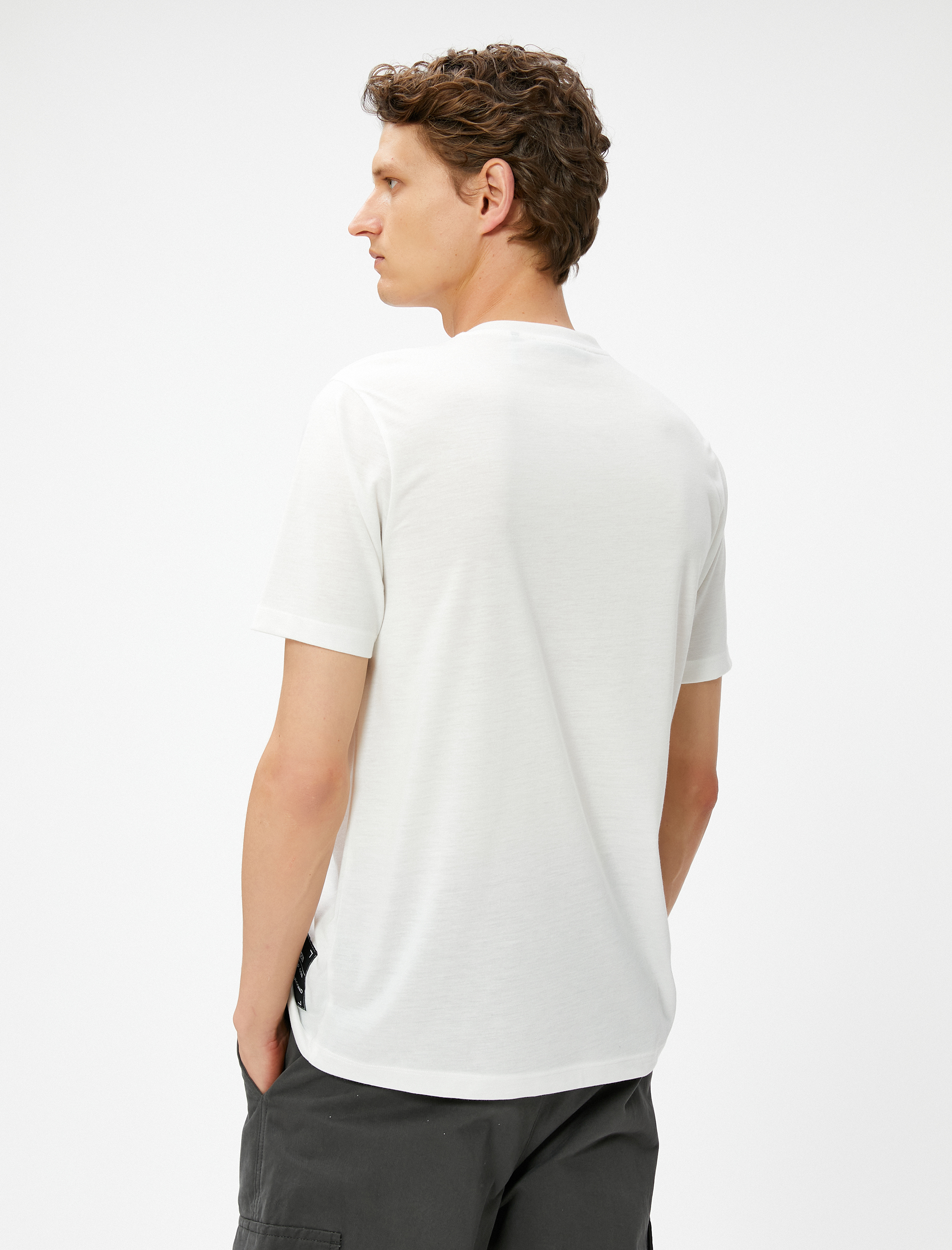   Basic Tişört Etiket Detaylı Bisiklet Yaka Viskon Karışımlı