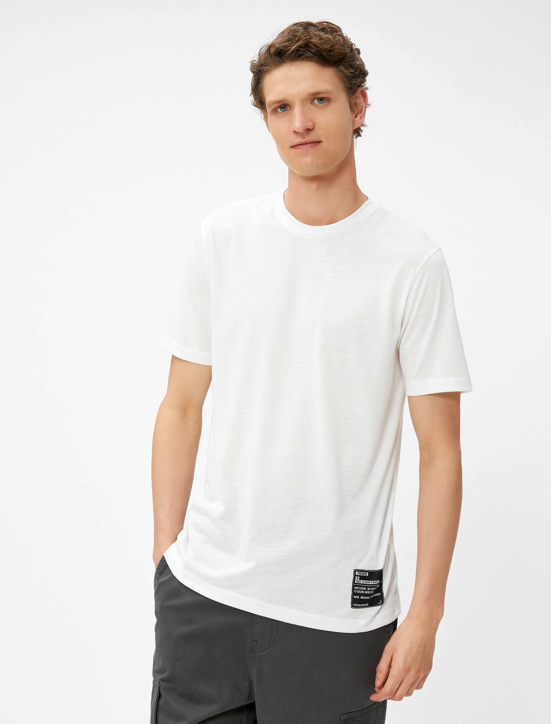   Basic Tişört Etiket Detaylı Bisiklet Yaka Viskon Karışımlı