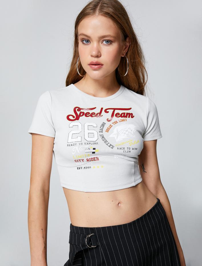  Crop Tişört Slogan Baskılı Bisiklet Yaka Dikiş Detaylı Pamuklu