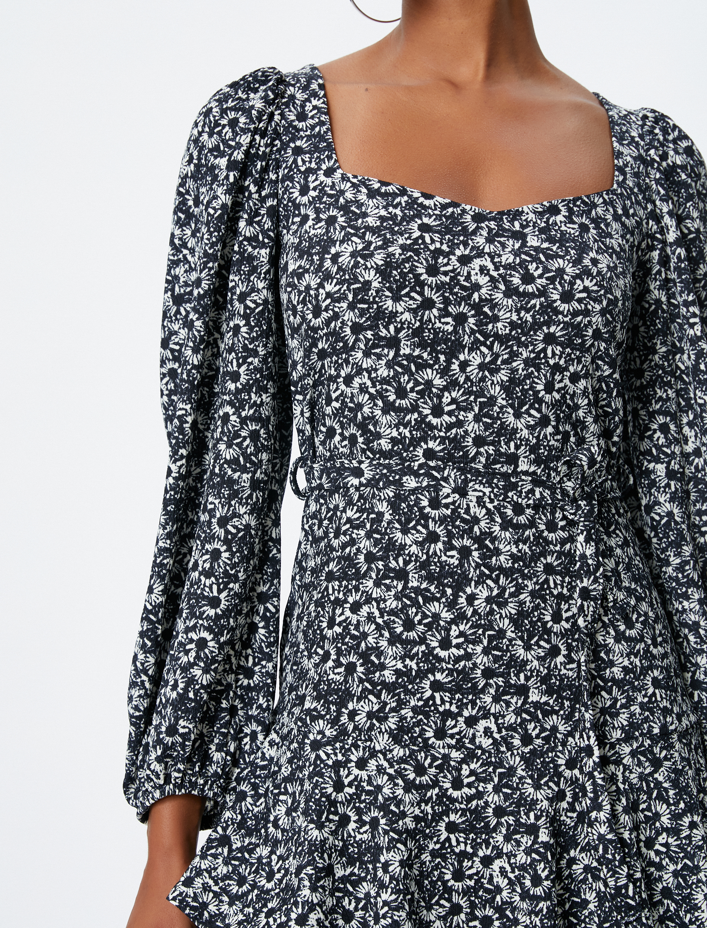   Mini Elbise Çiçekli Balon Kollu Kare Yaka Kuşaklı Bürümcük