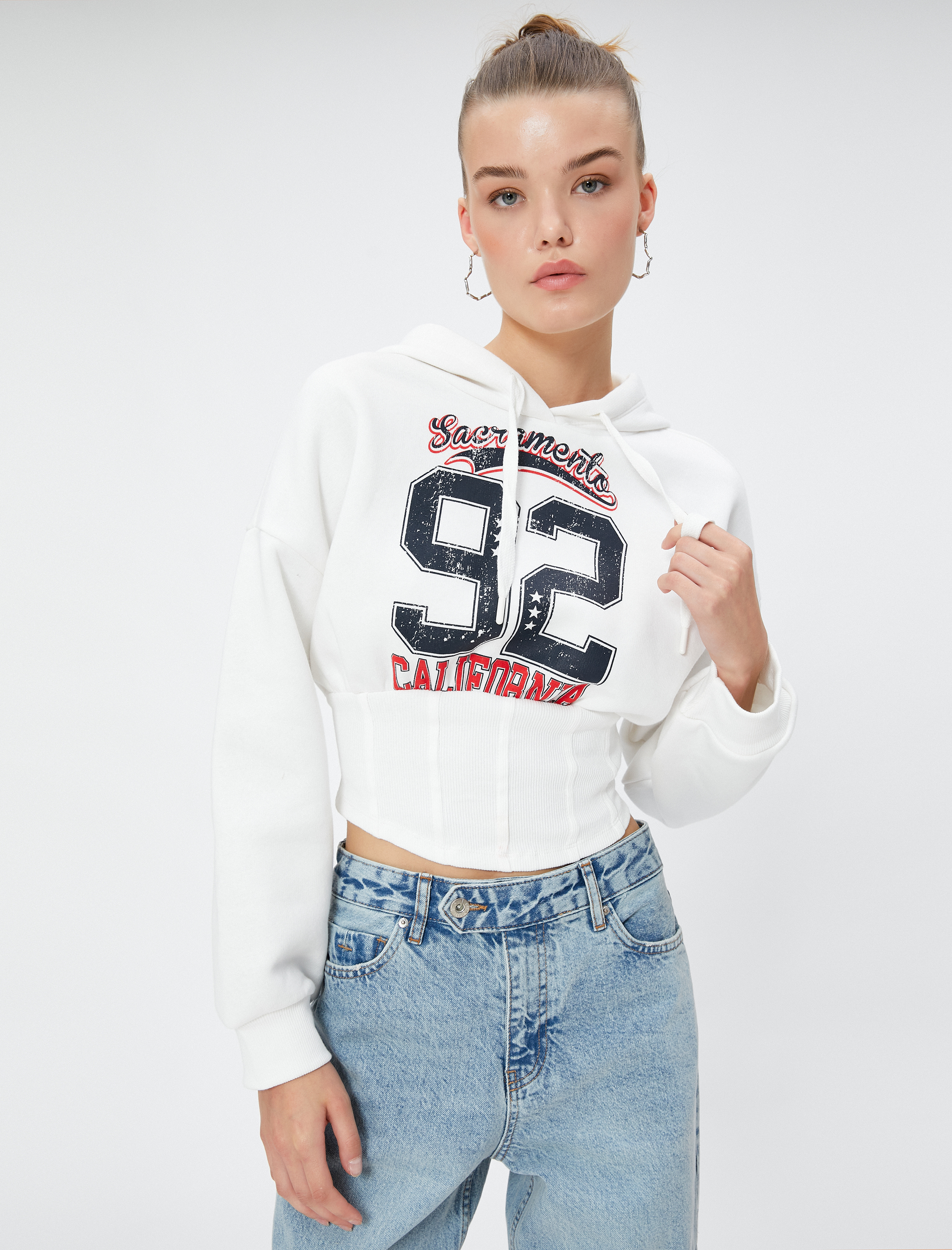   Şardonlu Crop Sweatshirt Baskılı Kapüşonlu Korse Görünümlü Rahat Kesim