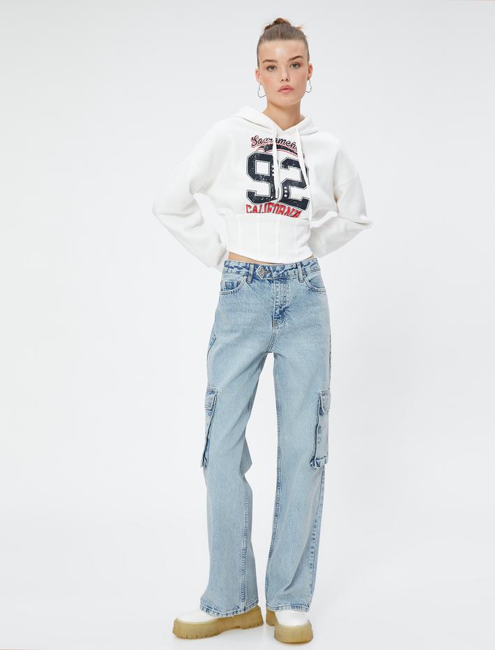  Şardonlu Crop Sweatshirt Baskılı Kapüşonlu Korse Görünümlü Rahat Kesim