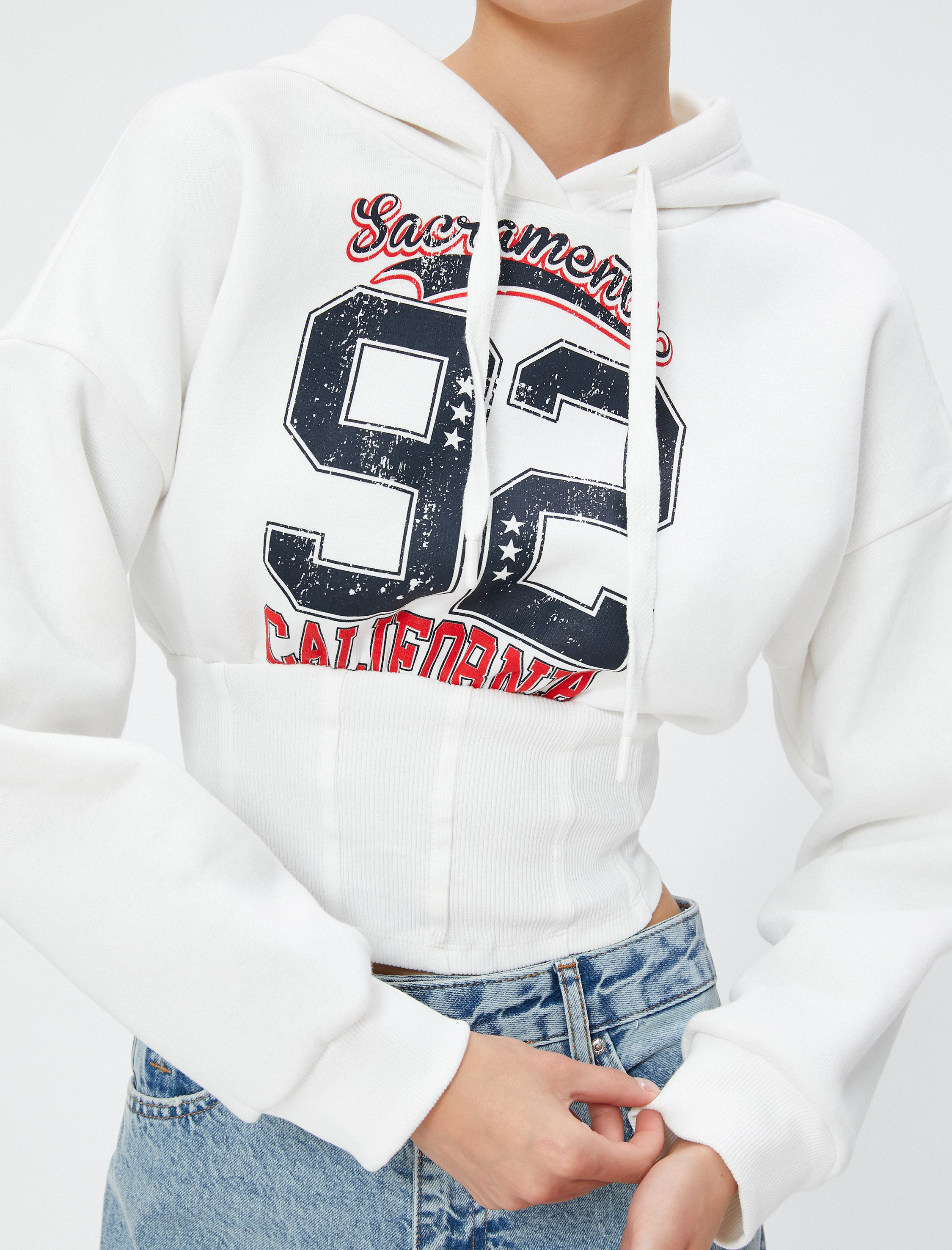   Şardonlu Crop Sweatshirt Baskılı Kapüşonlu Korse Görünümlü Rahat Kesim