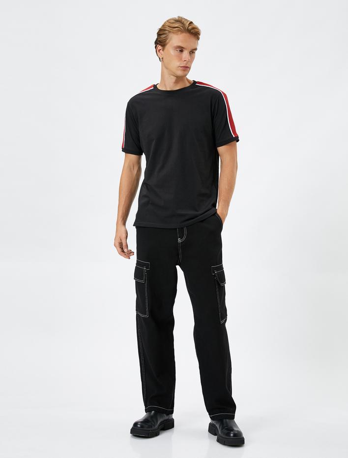  Bisiklet Yaka Tişört Şerit Baskı Detaylı Kısa Kollu