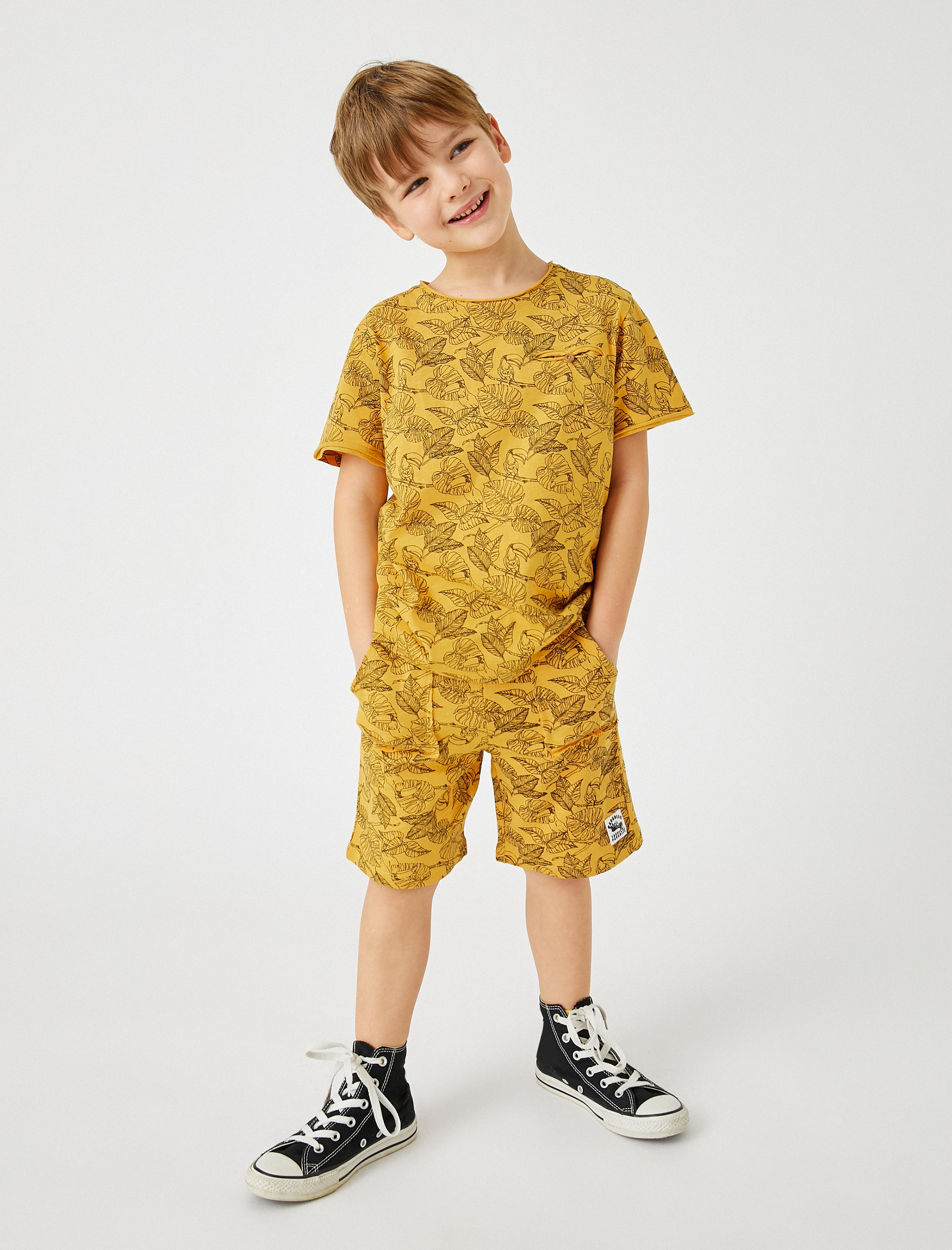  Erkek Çocuk Yaprak Baskılı Şort Pamuklu Beli Bağcıklı