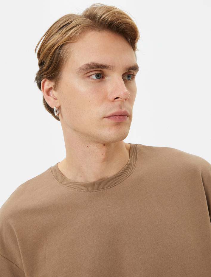  Basic Oversize Tişört Bisiklet Yaka Düşük Omuzlu Kısa Kollu Pamuklu