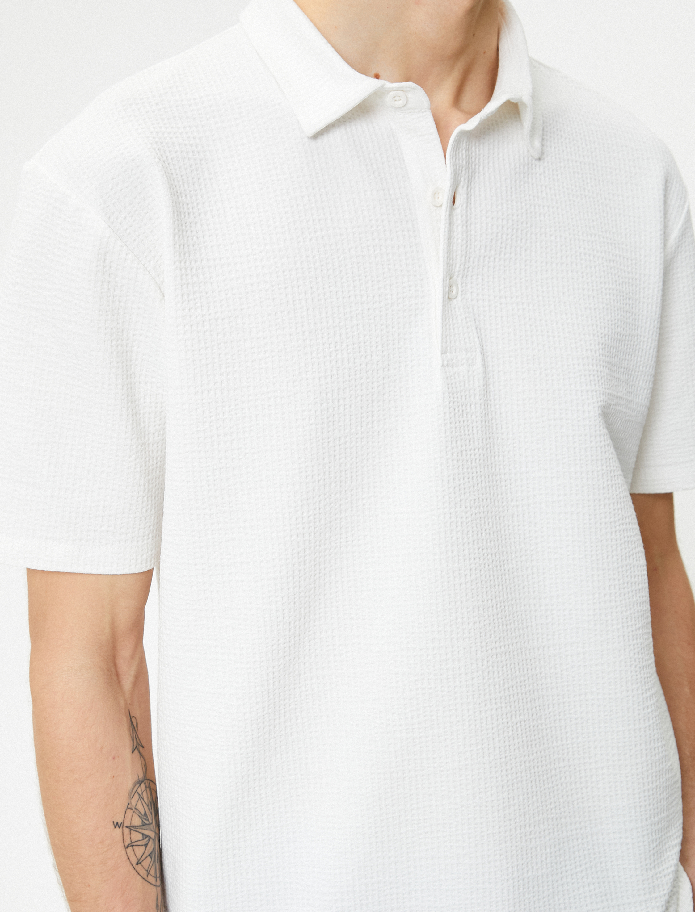   Polo Yaka Tişört Jakarlı Dokulu Düğmeli Kısa Kollu