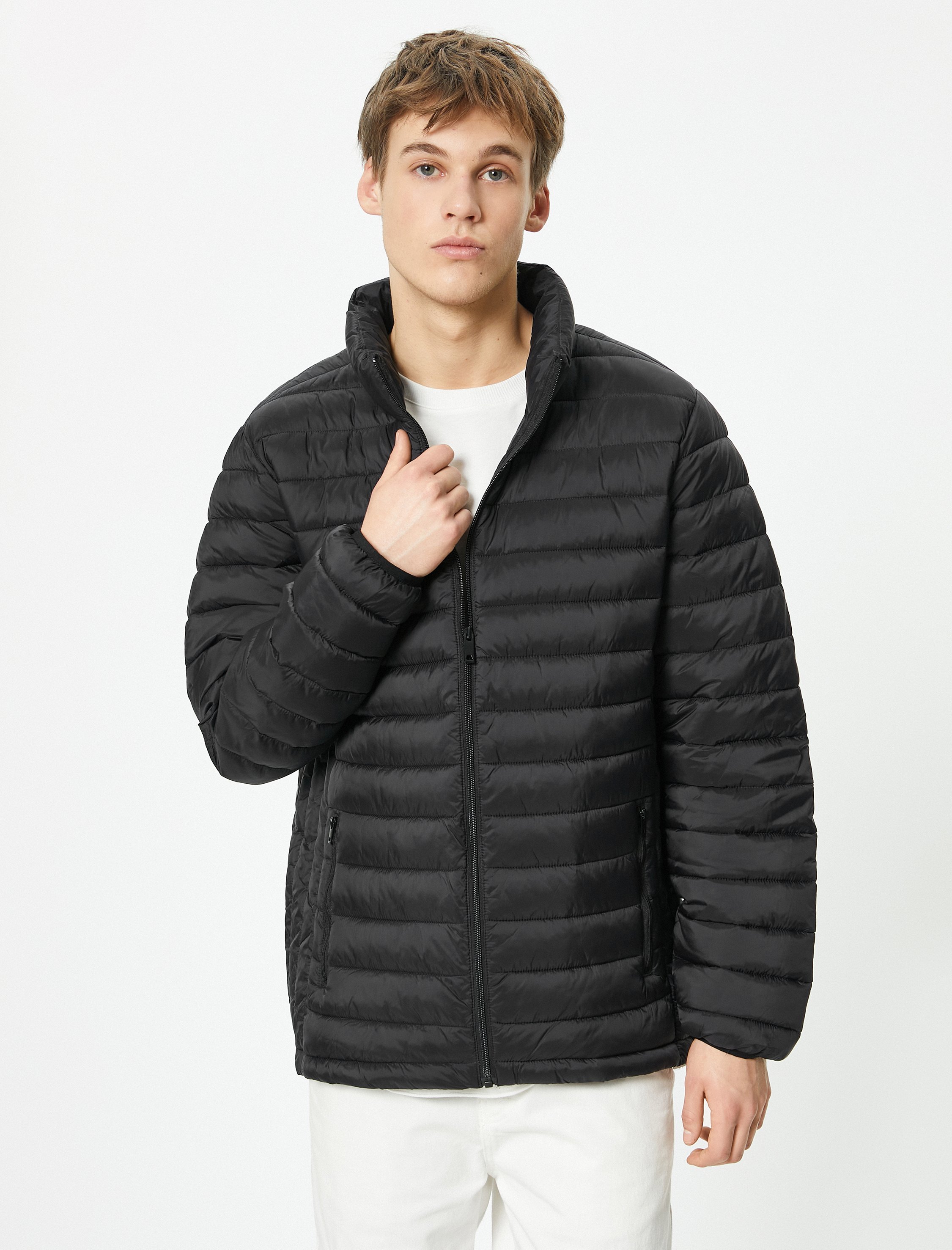   Mevsimlik Şişme Mont Dik Yaka Kolları Lastikli Fermuarlı Cep Detaylı