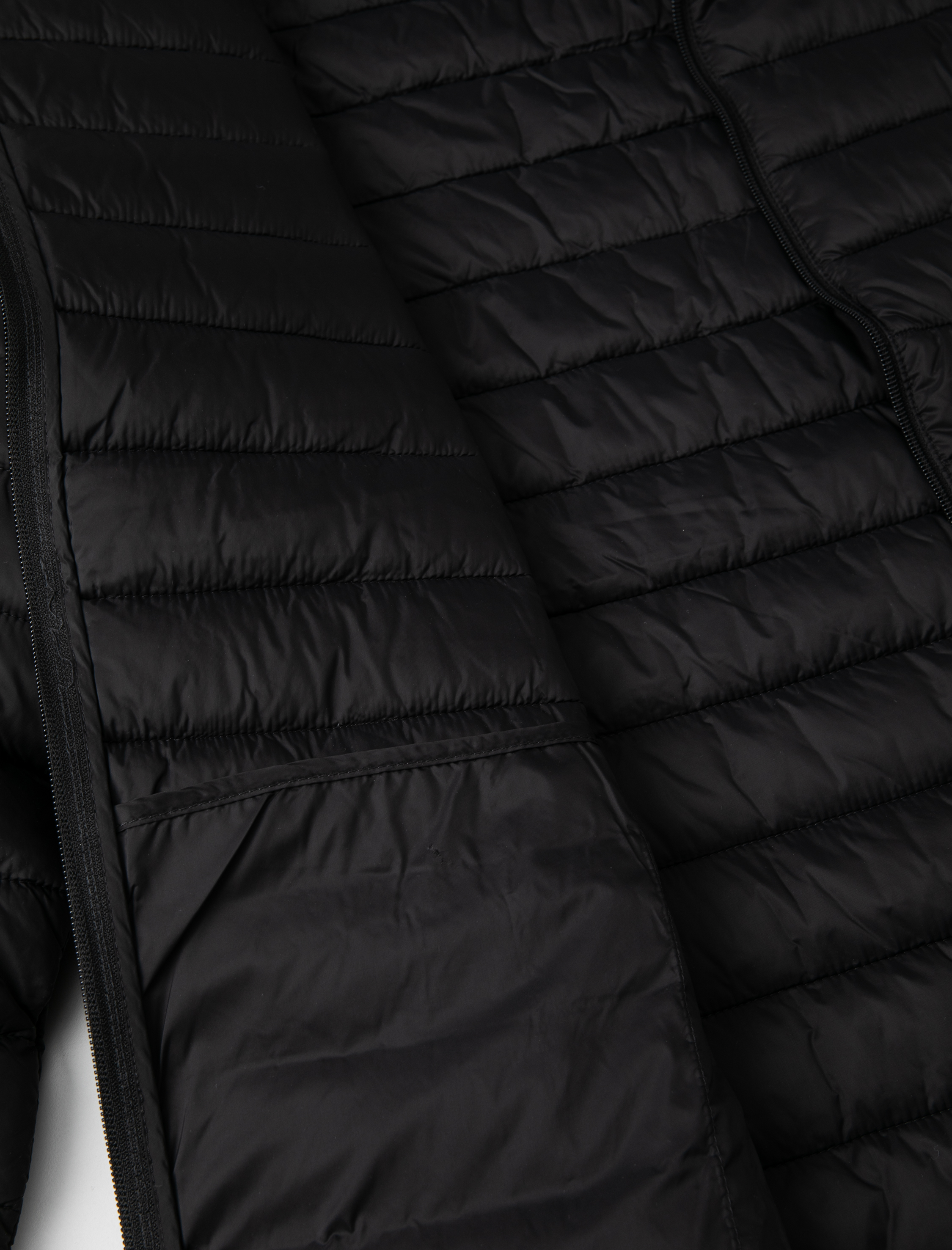   Mevsimlik Şişme Mont Dik Yaka Kolları Lastikli Fermuarlı Cep Detaylı