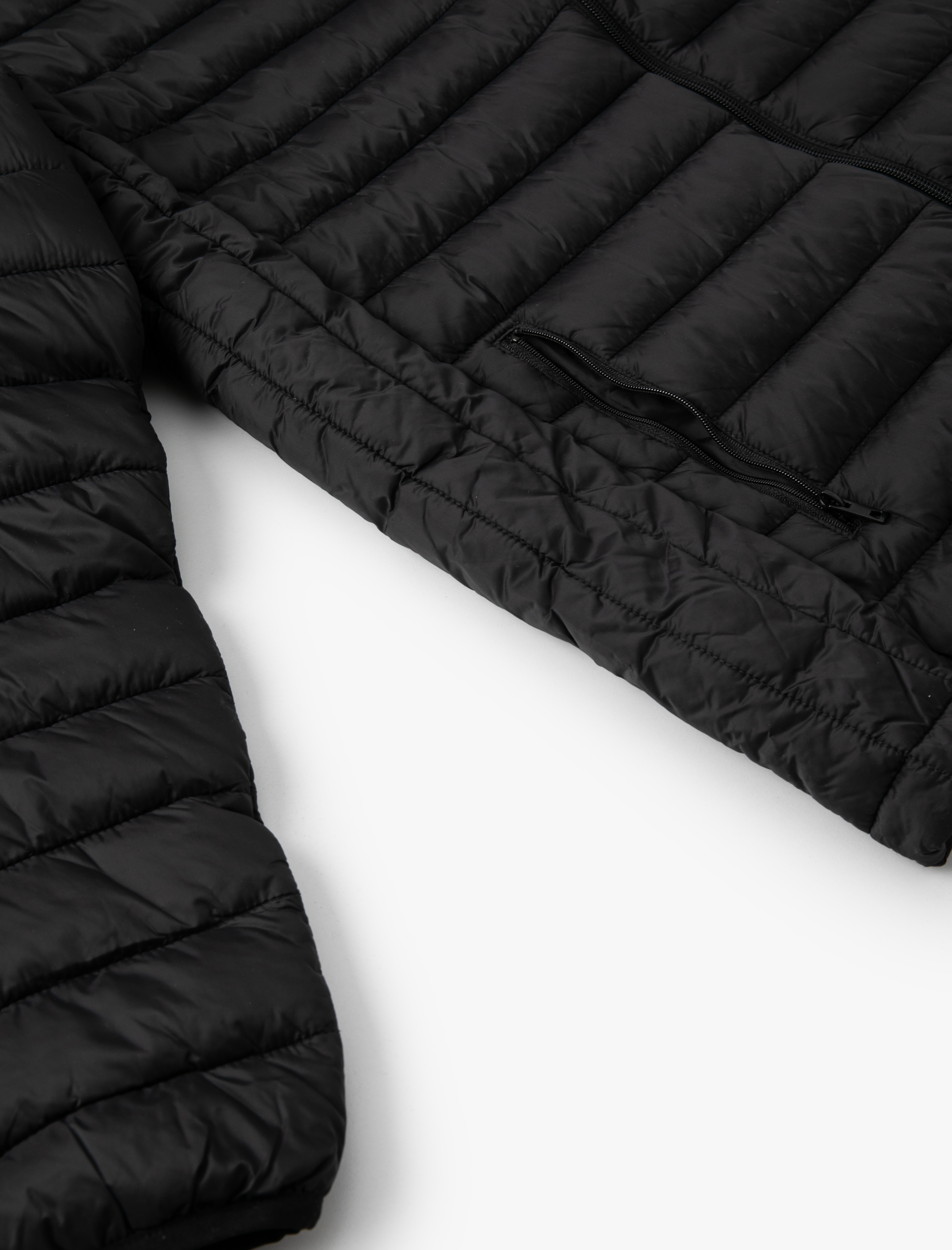   Mevsimlik Şişme Mont Dik Yaka Kolları Lastikli Fermuarlı Cep Detaylı