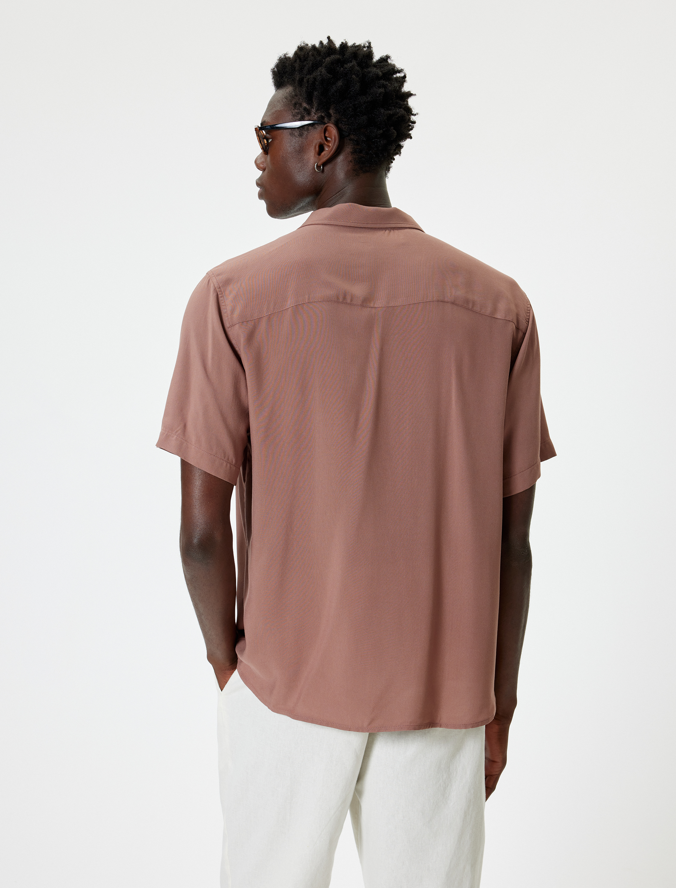 Yazlık Gömlek Kısa Kollu Devrik Yaka Düğmeli Viskon Kumaş Regular Fit