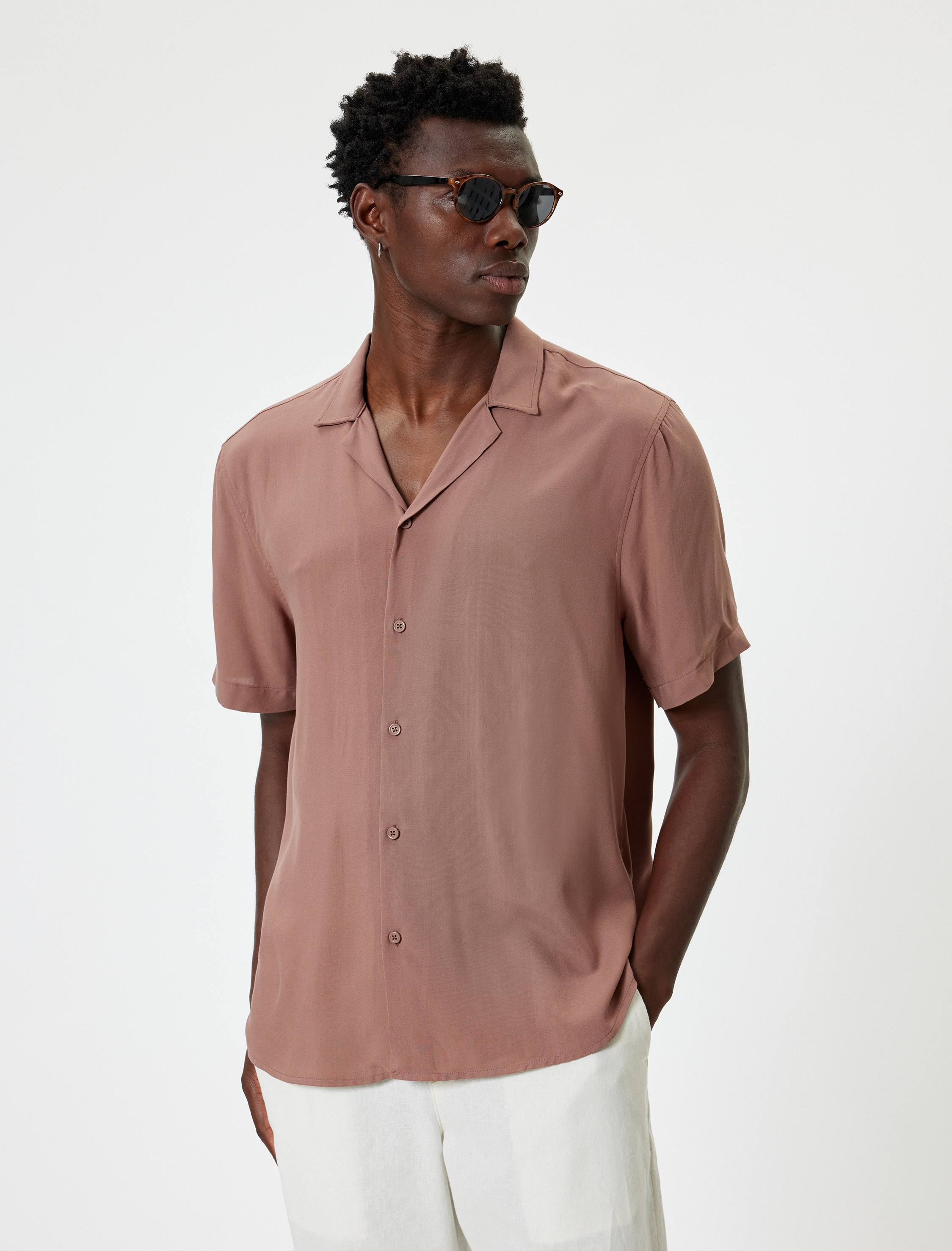 Yazlık Gömlek Kısa Kollu Devrik Yaka Düğmeli Viskon Kumaş Regular Fit