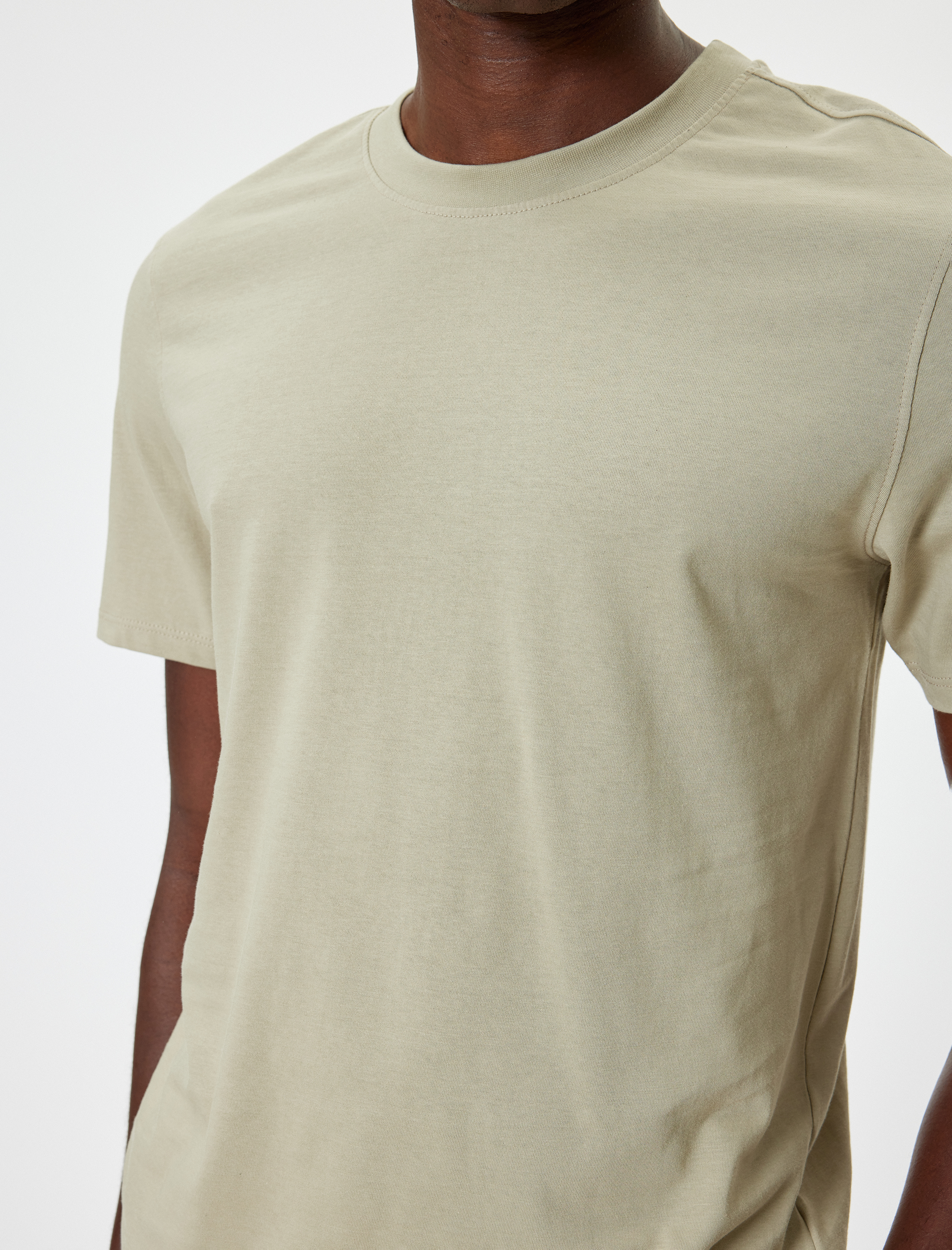   Dar Kesim Pamuklu Kısa Kollu Bisiklet Yaka Basic Tişört