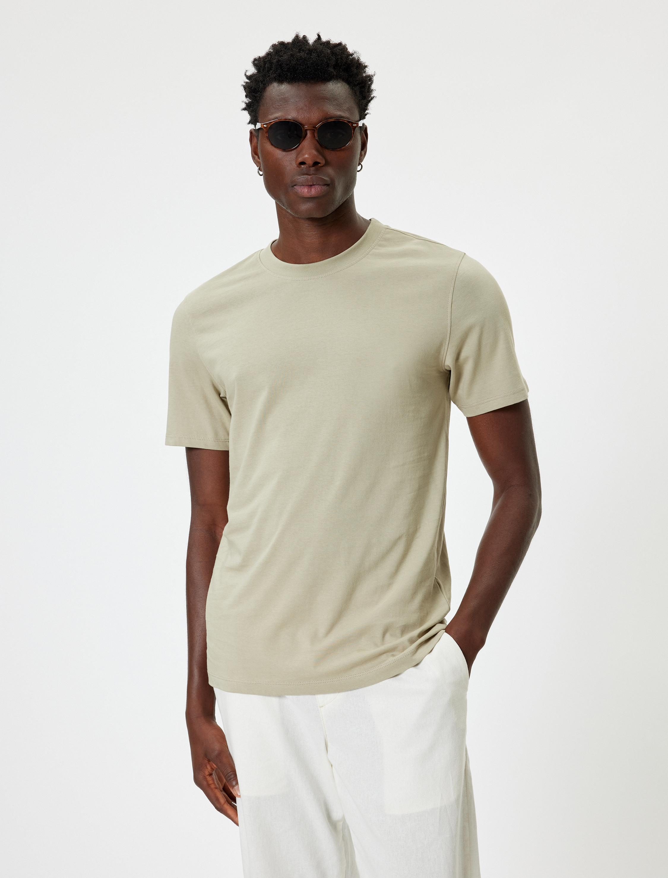   Dar Kesim Pamuklu Kısa Kollu Bisiklet Yaka Basic Tişört