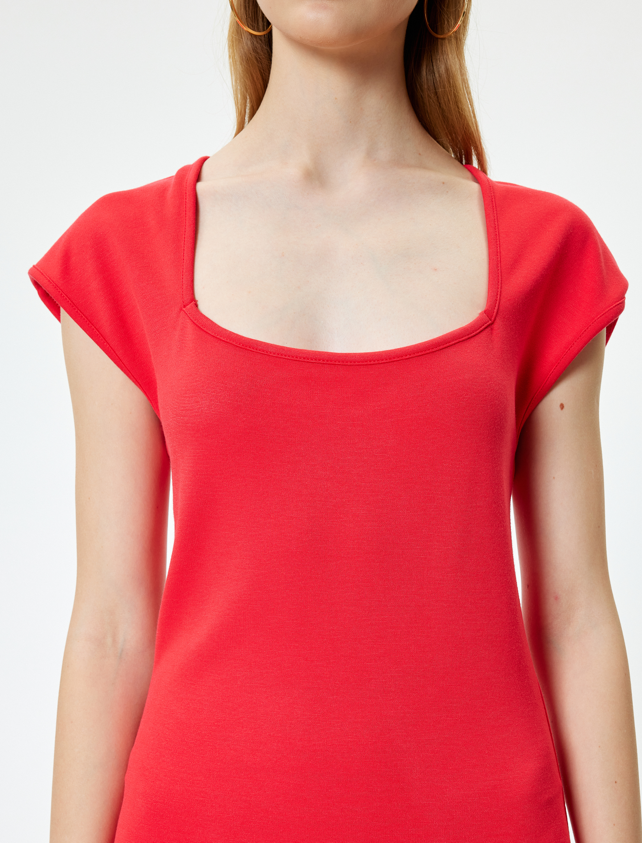   Kısa Kollu Mini Elbise Yırtmaç Detaylı Kare Yaka