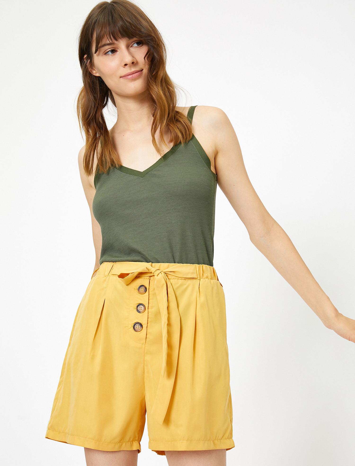   Düğme Detaylı Şort