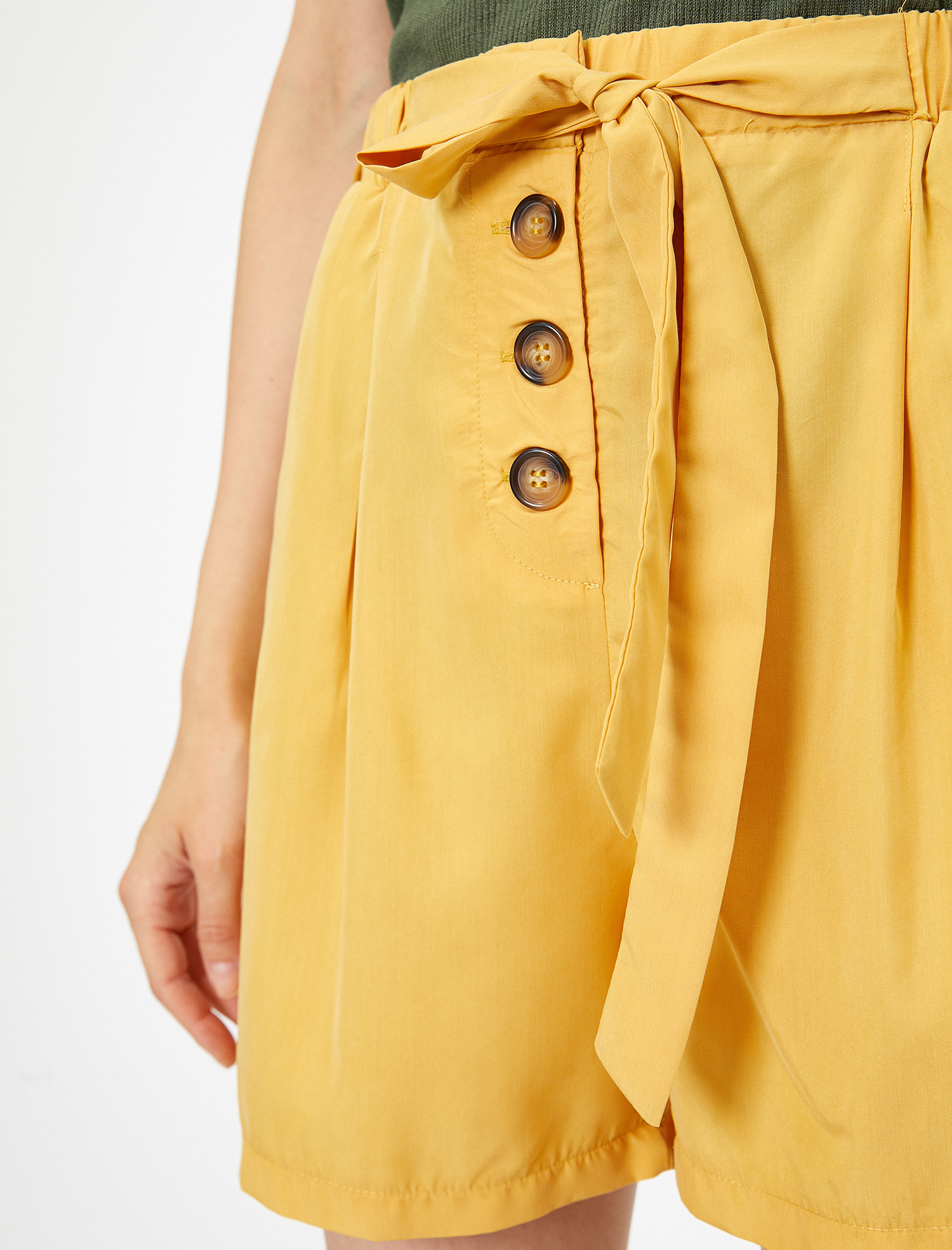   Düğme Detaylı Şort