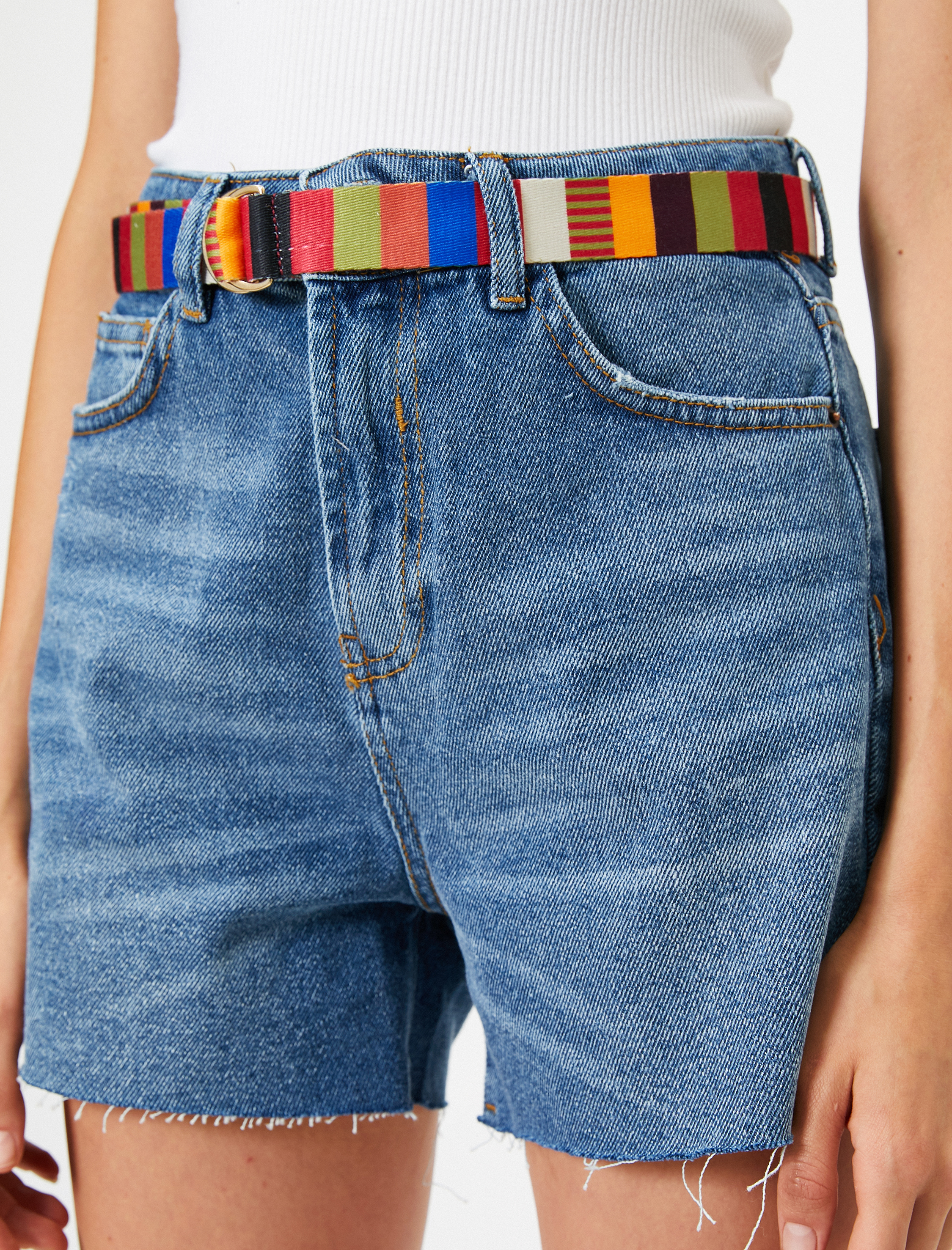   Cep Detaylı Jean Şort