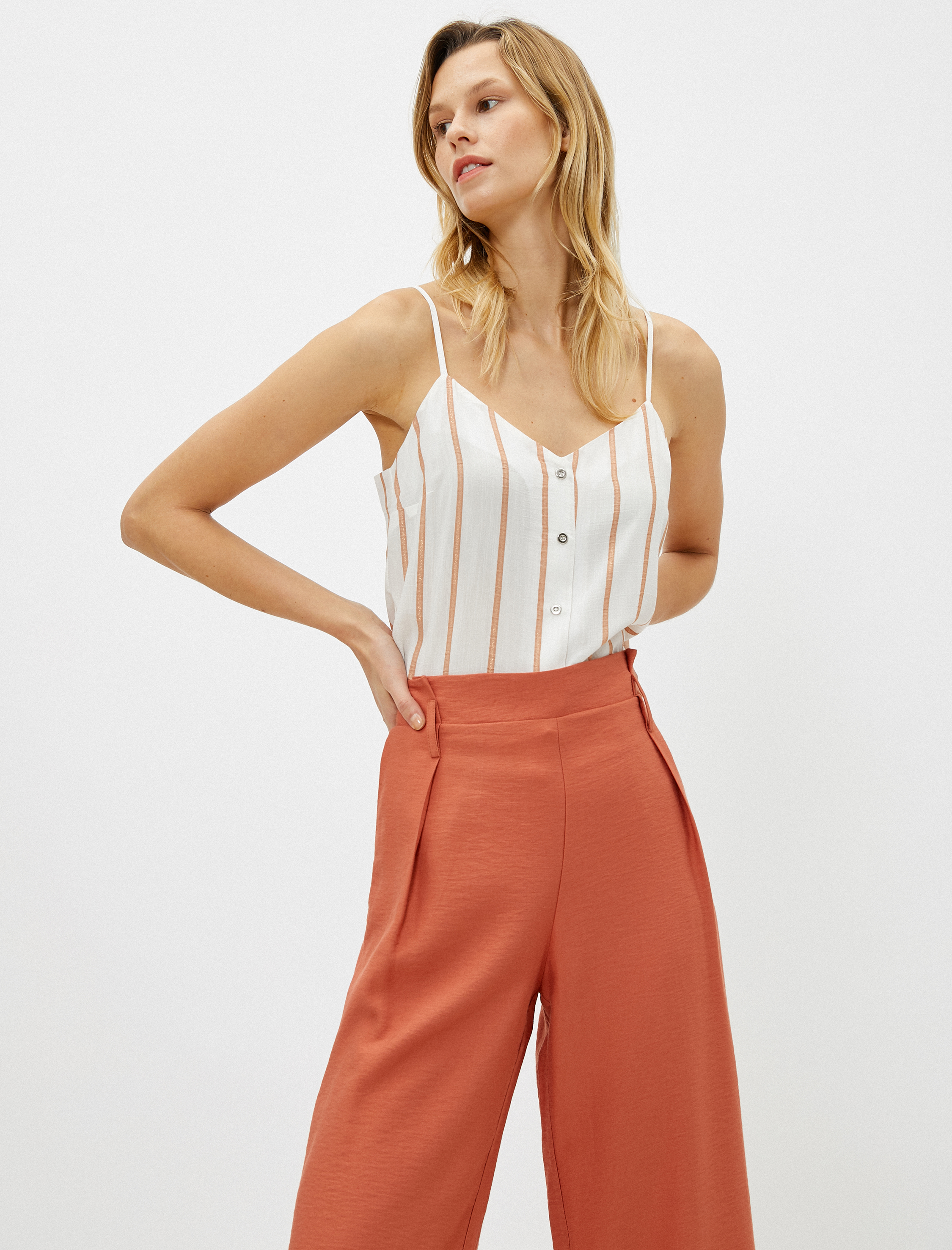   Çizgili V Yaka Atlet