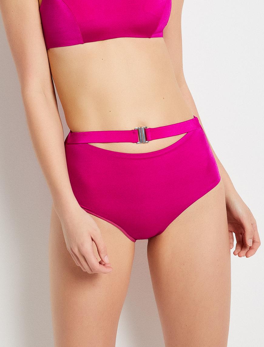   Kemer Detaylı Bikini Üstü