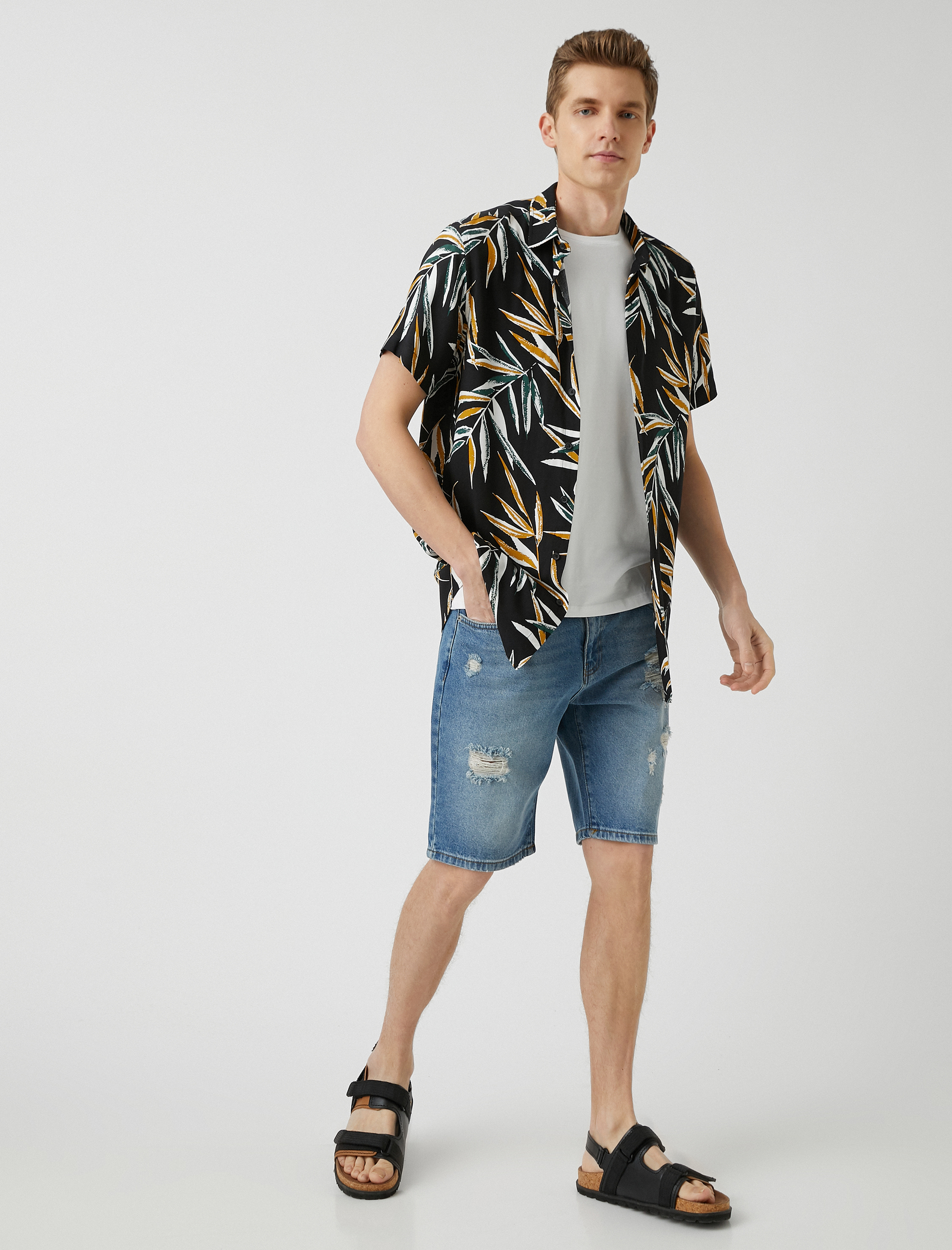   Eskitilmiş Kot Şort