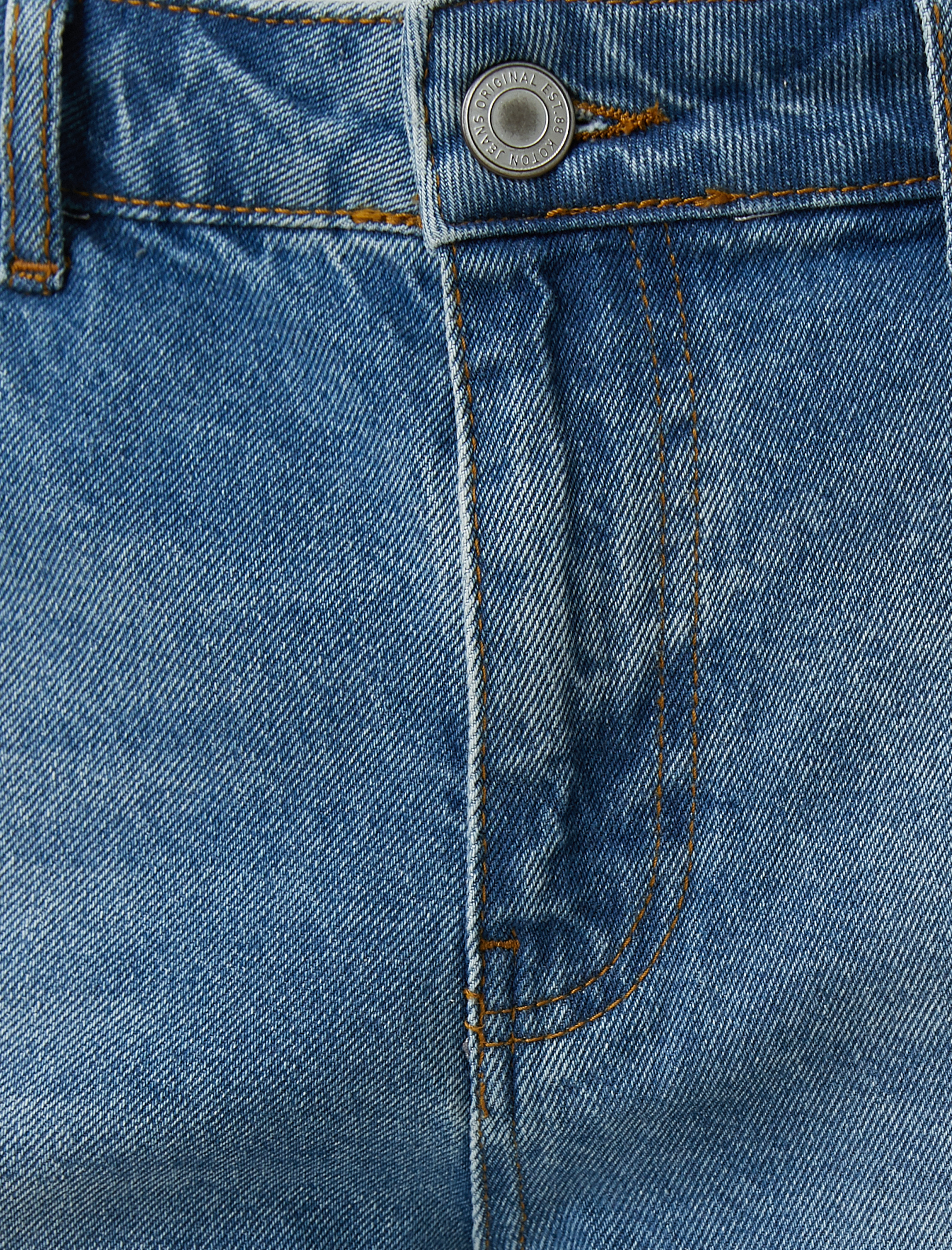   Eskitilmiş Kot Şort