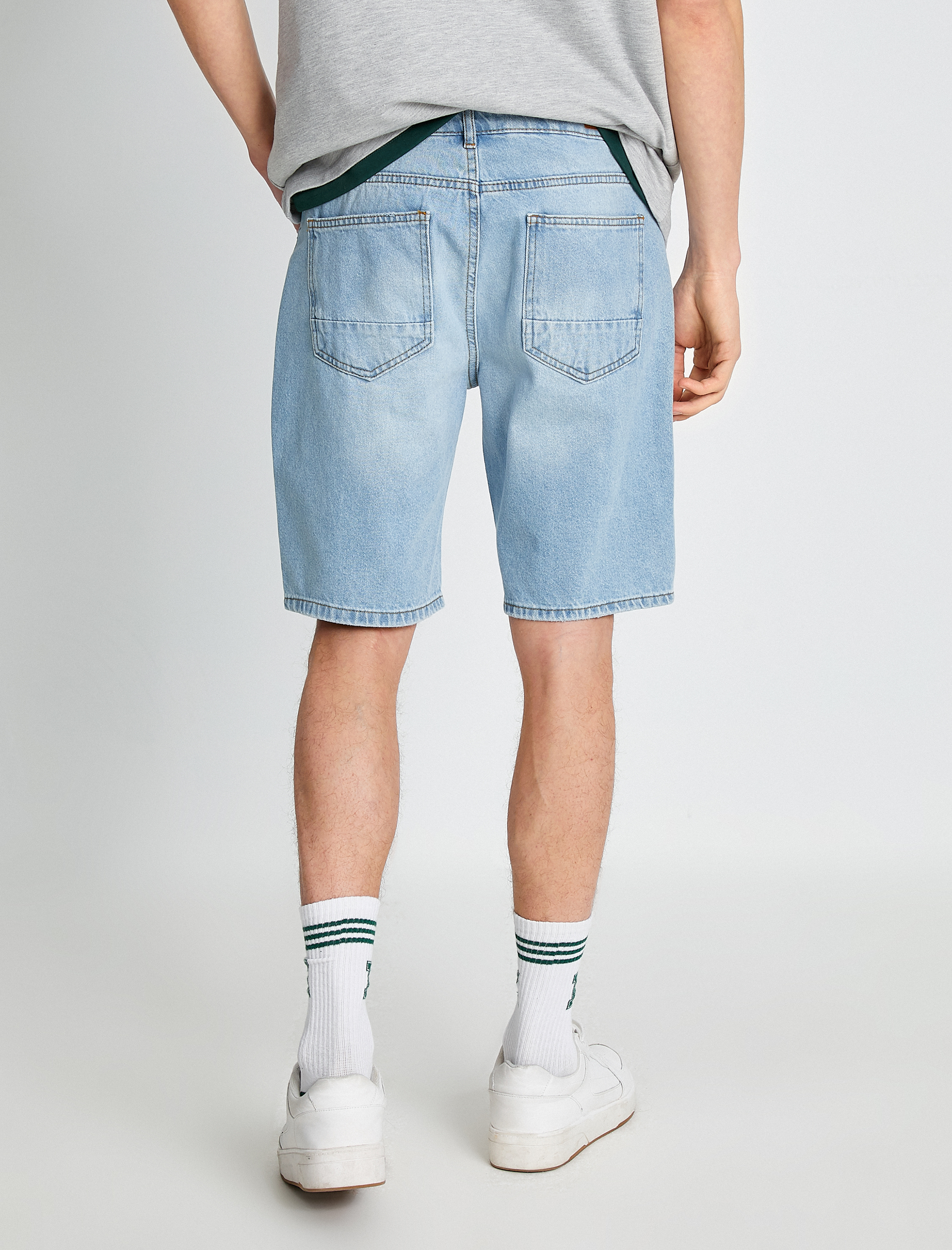   Eskitilmiş Kot Şort