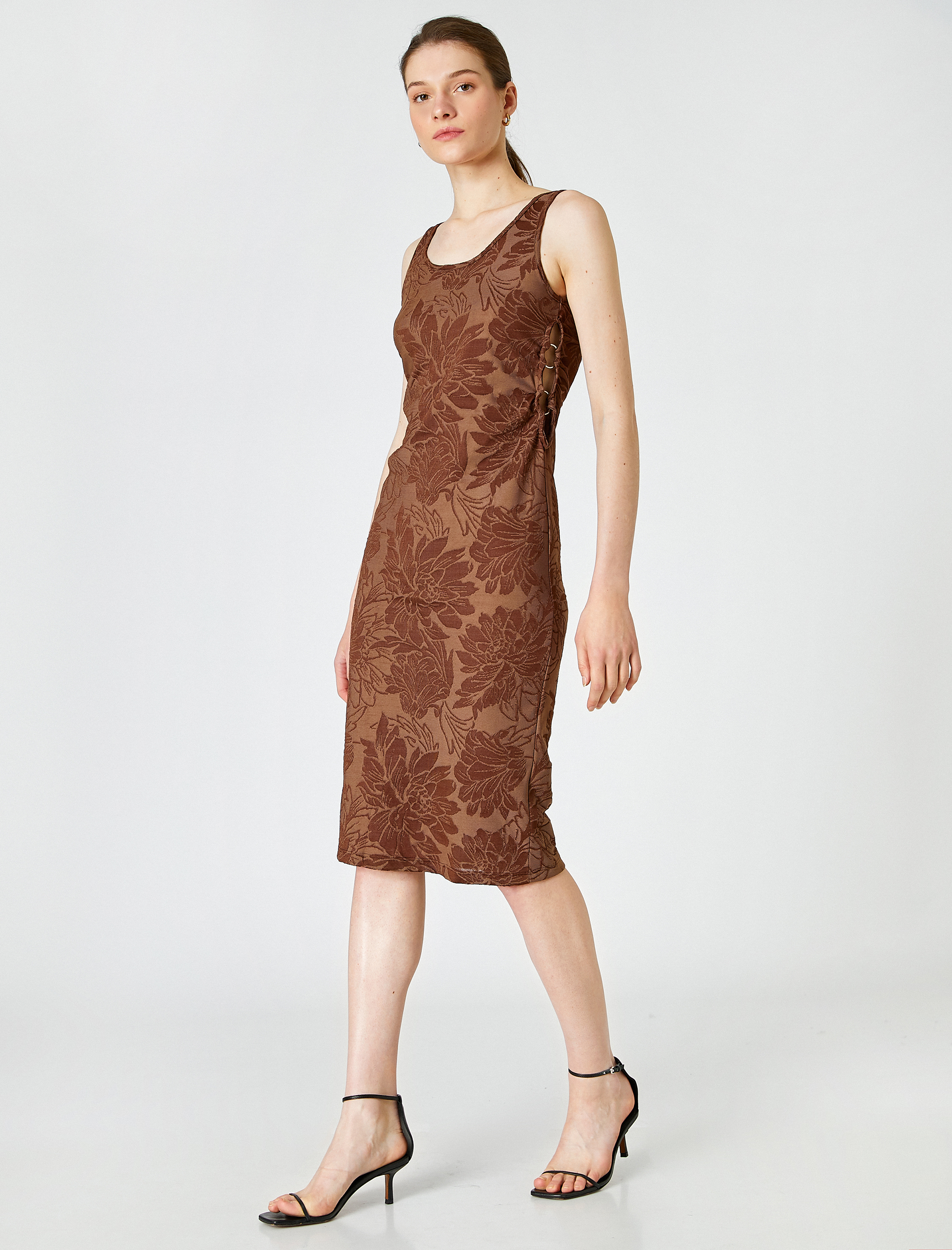 Çiçekli Midi Elbise Pencere Detaylı