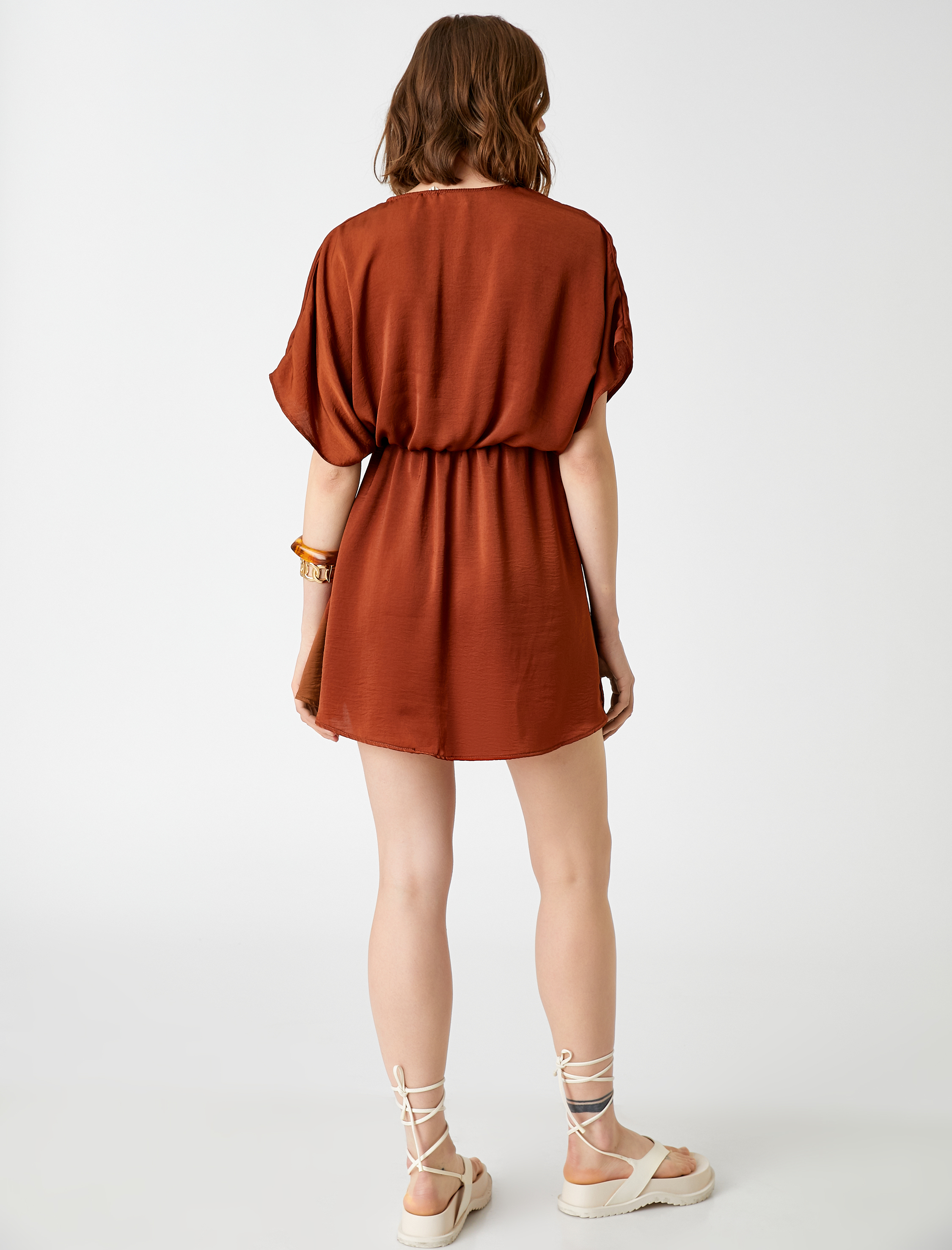   Mini Elbise V Yaka Kısa Kollu Saten Görünümlü