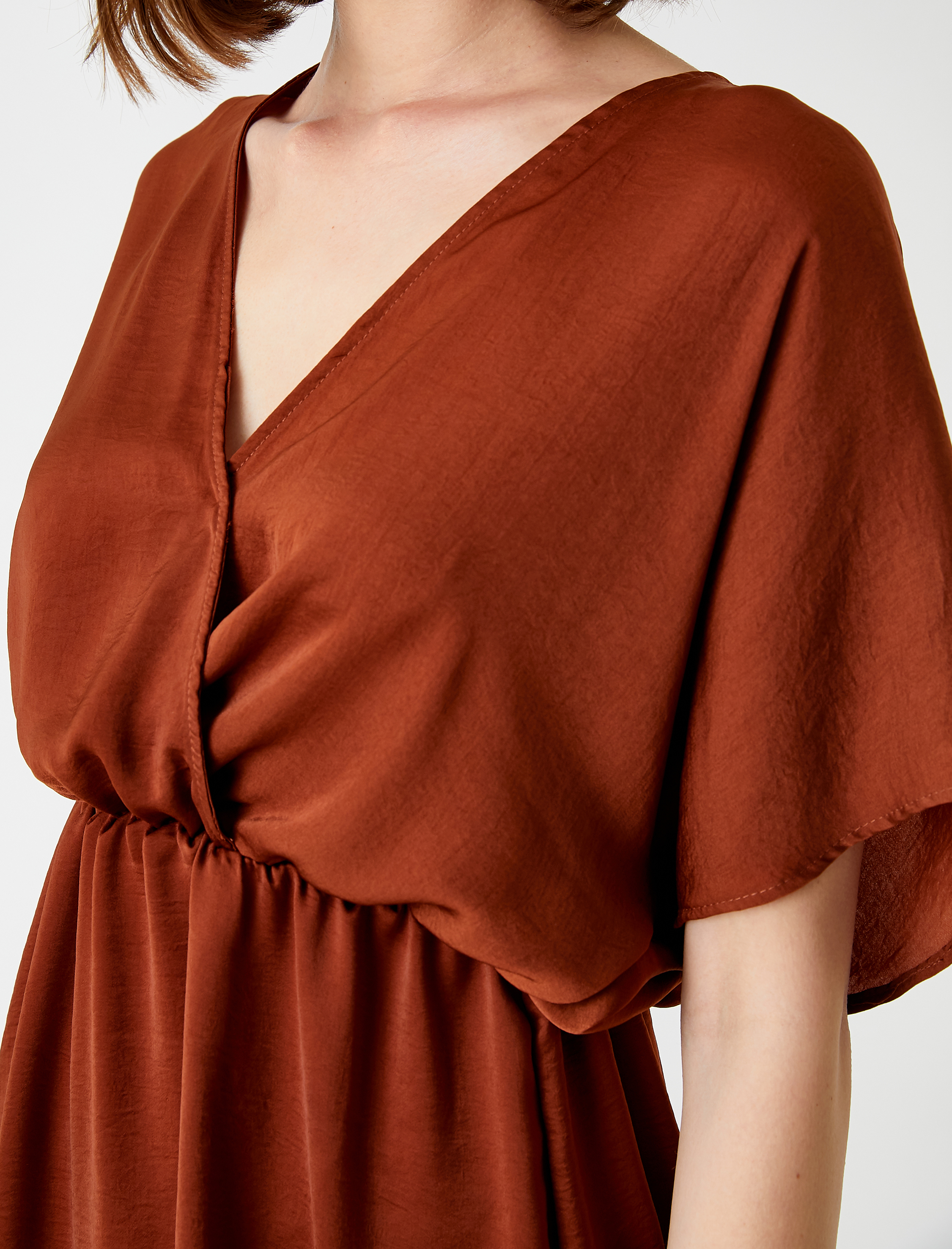   Mini Elbise V Yaka Kısa Kollu Saten Görünümlü