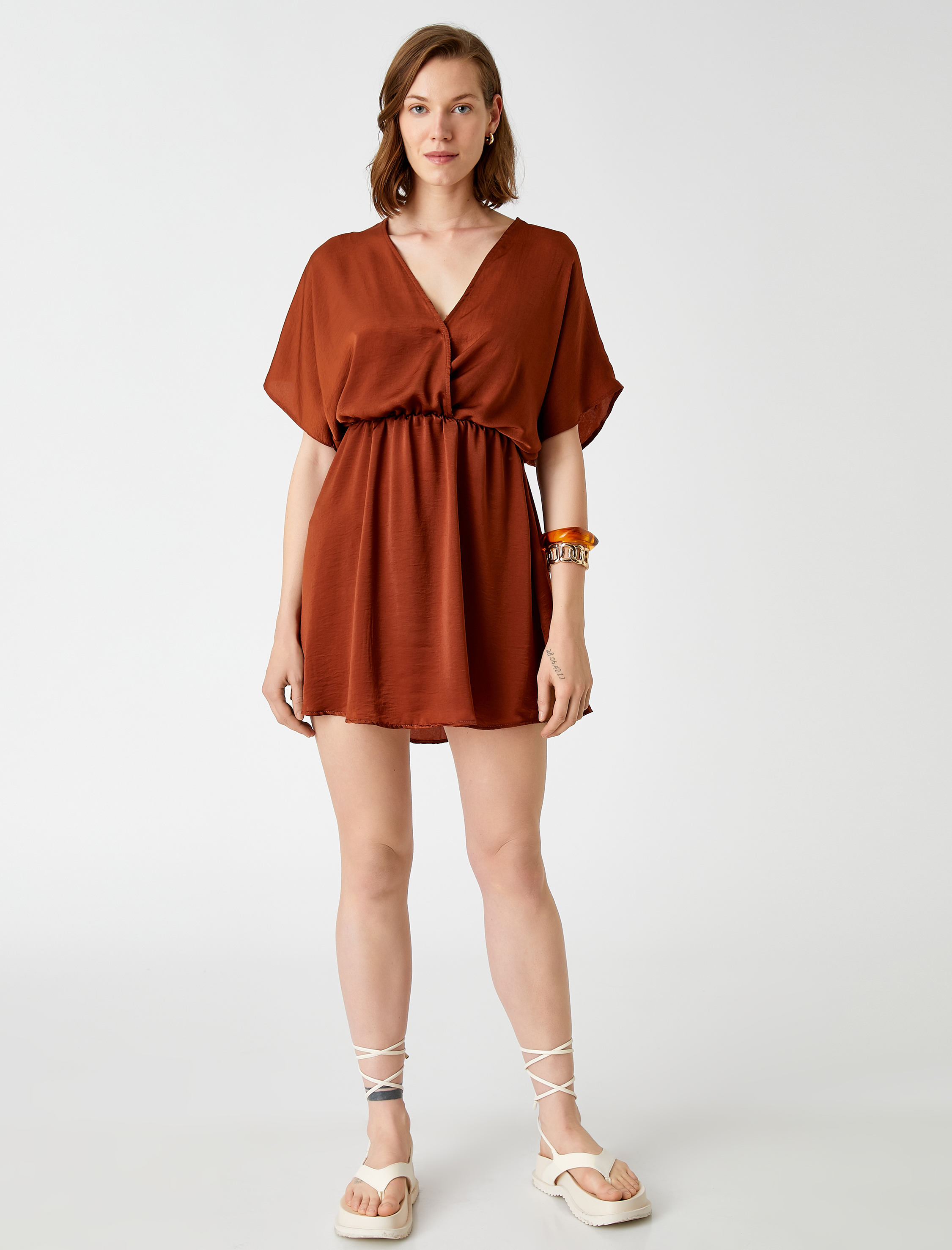   Mini Elbise V Yaka Kısa Kollu Saten Görünümlü