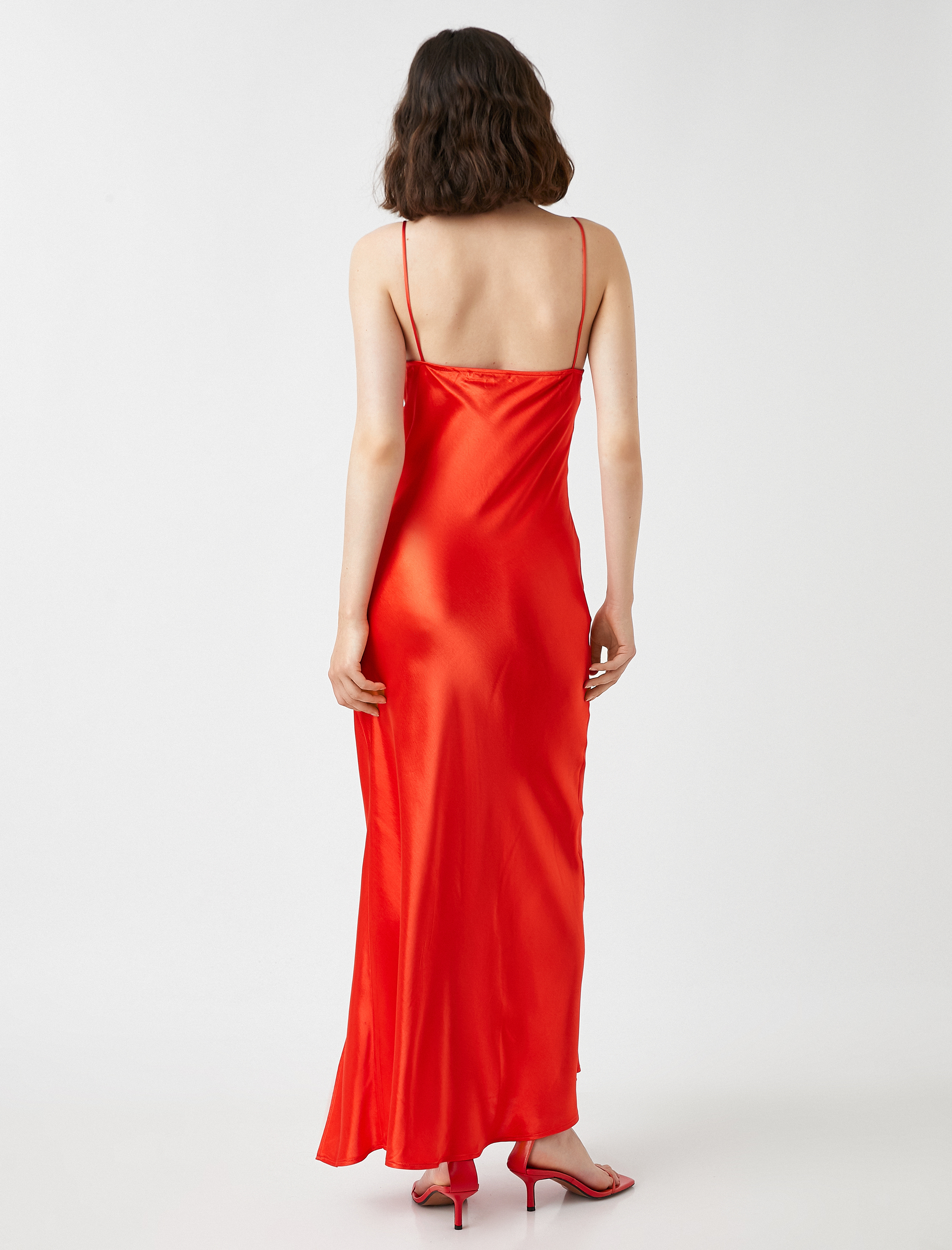 Saten Abiye Uzun Elbise Yırtmaçlı Düğme Detaylı