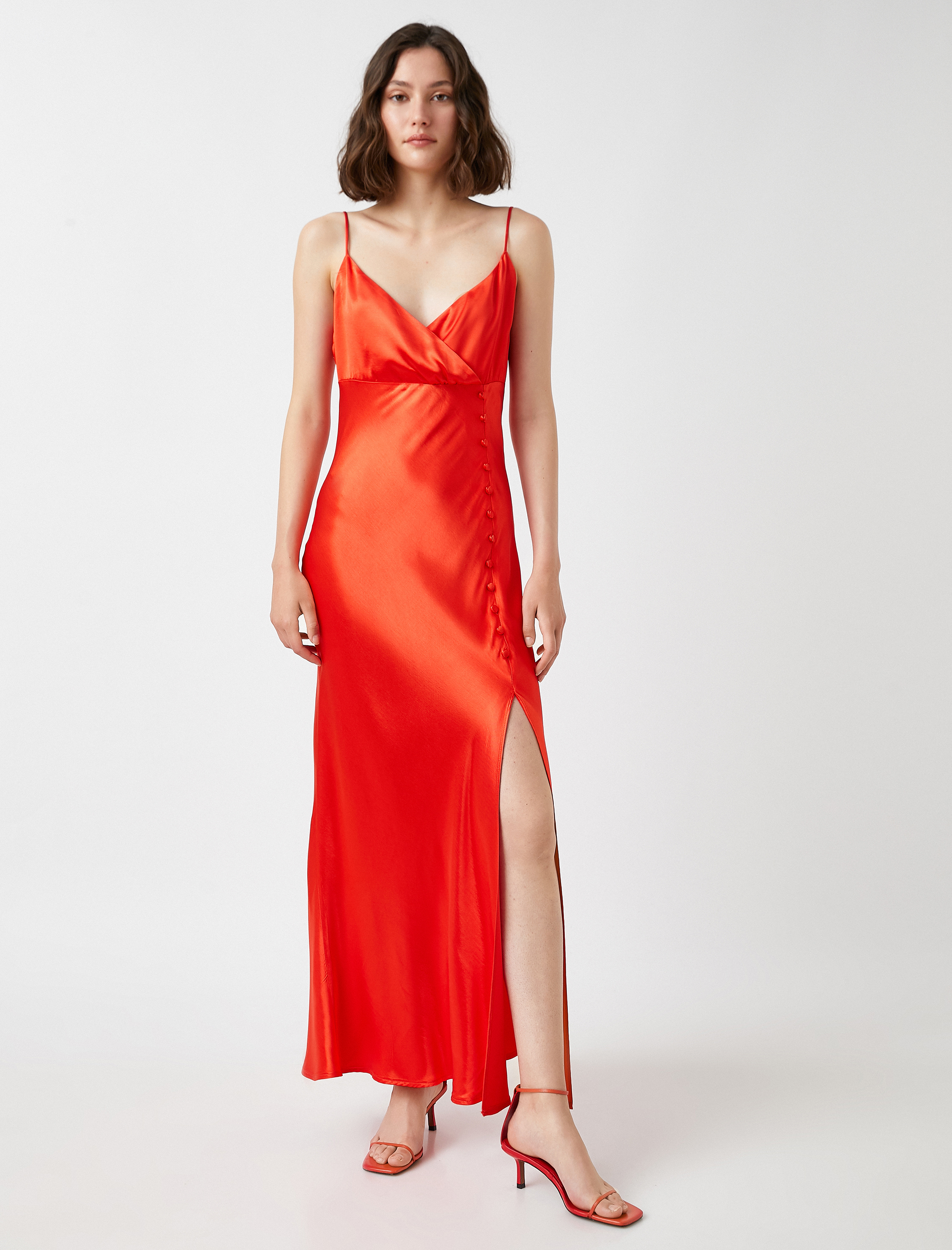 Saten Abiye Uzun Elbise Yırtmaçlı Düğme Detaylı