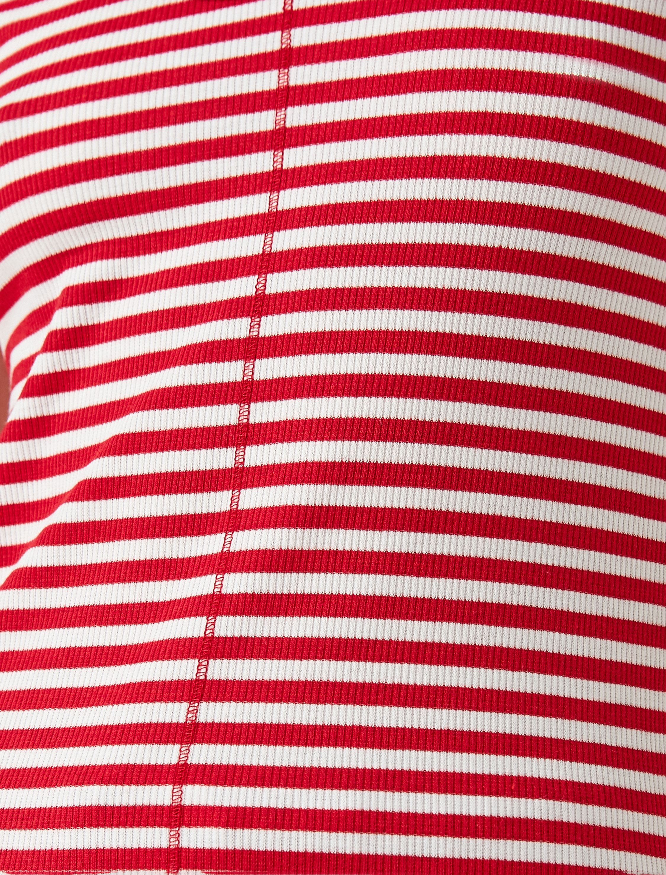   Kısa Kollu Geniş Yaka Tişört