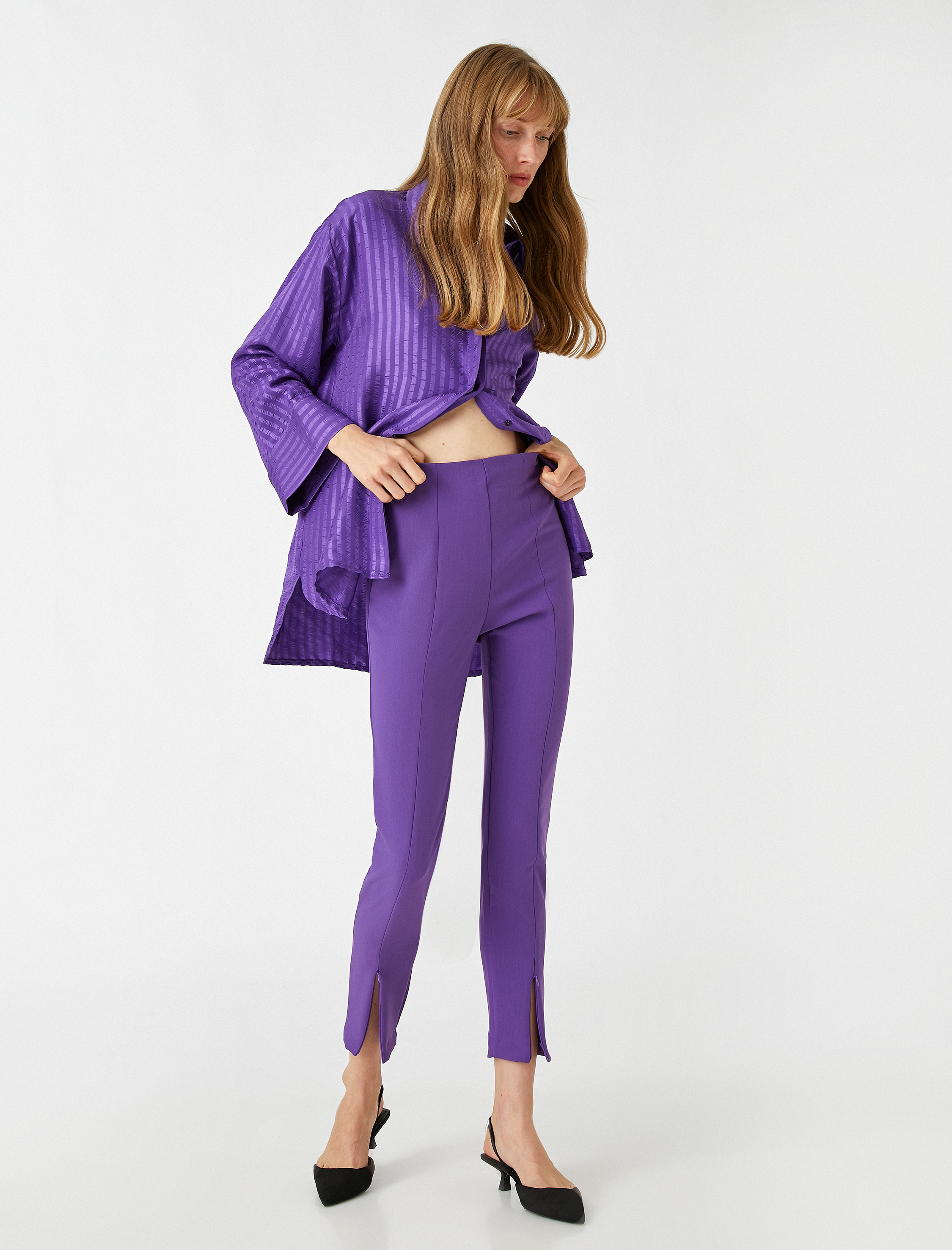   Dar Paça Pantolon Yırtmaç Detaylı