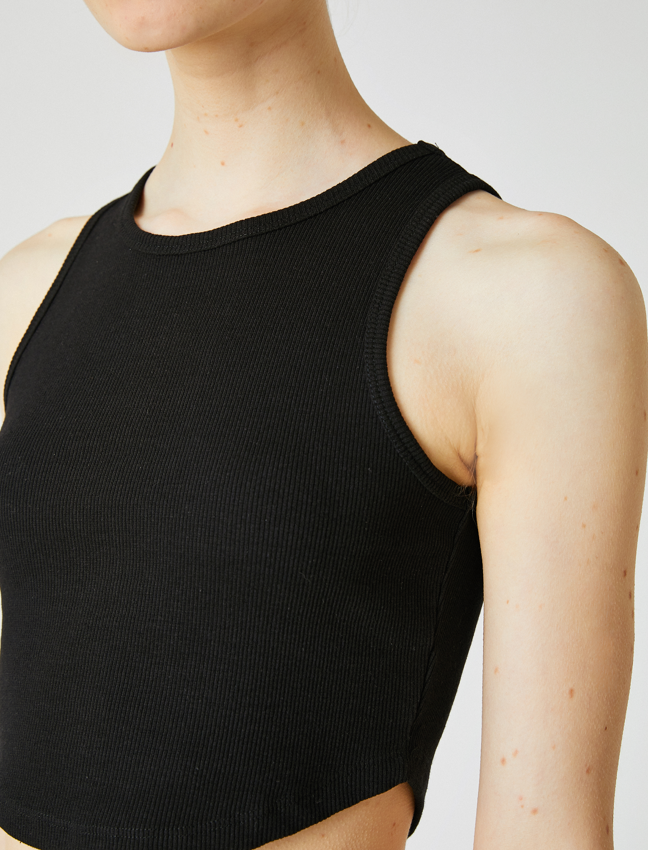   Halter Yaka Crop Atlet