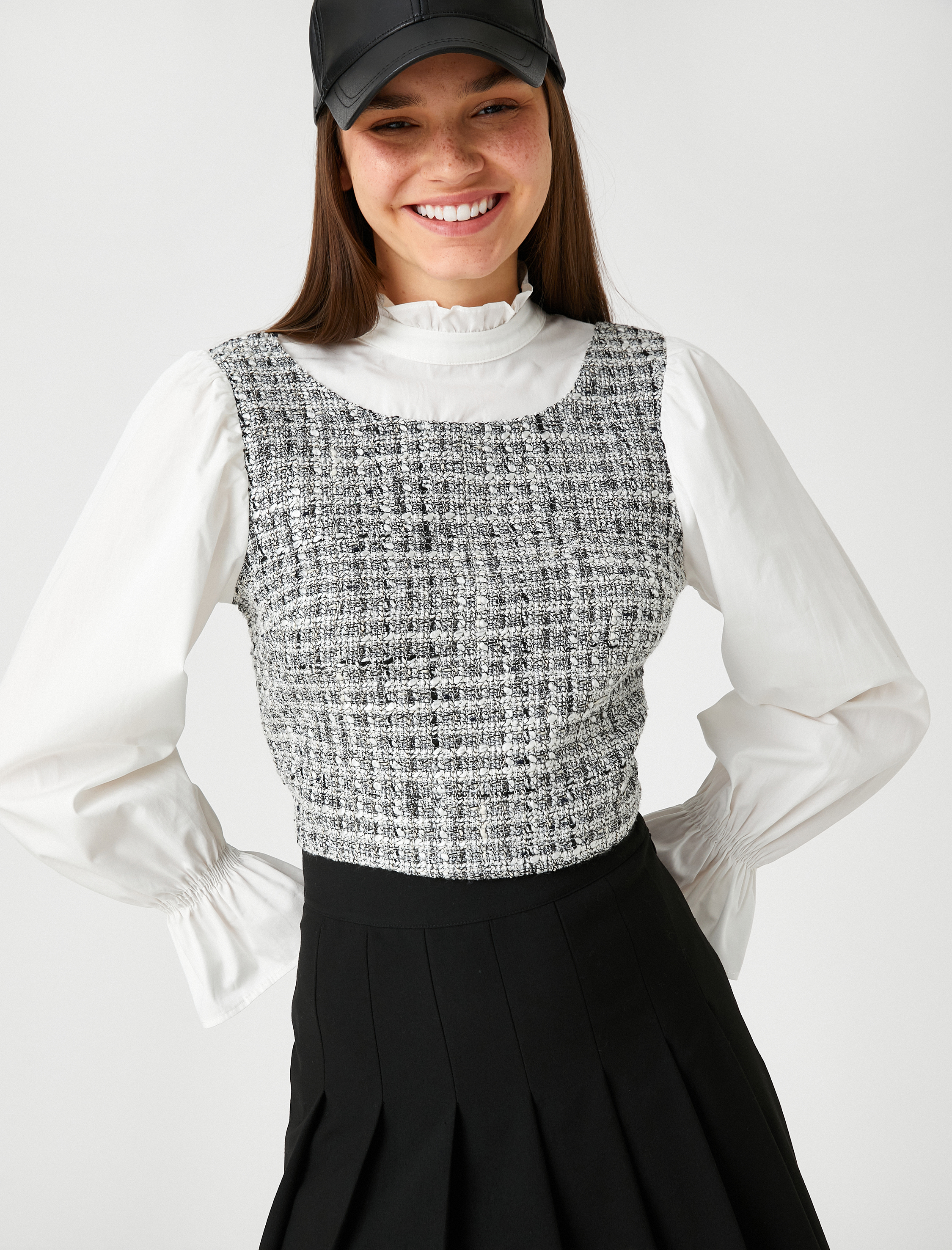   Tüvit Detaylı Bluz Uzun Kollu Yakası Fırfırlı